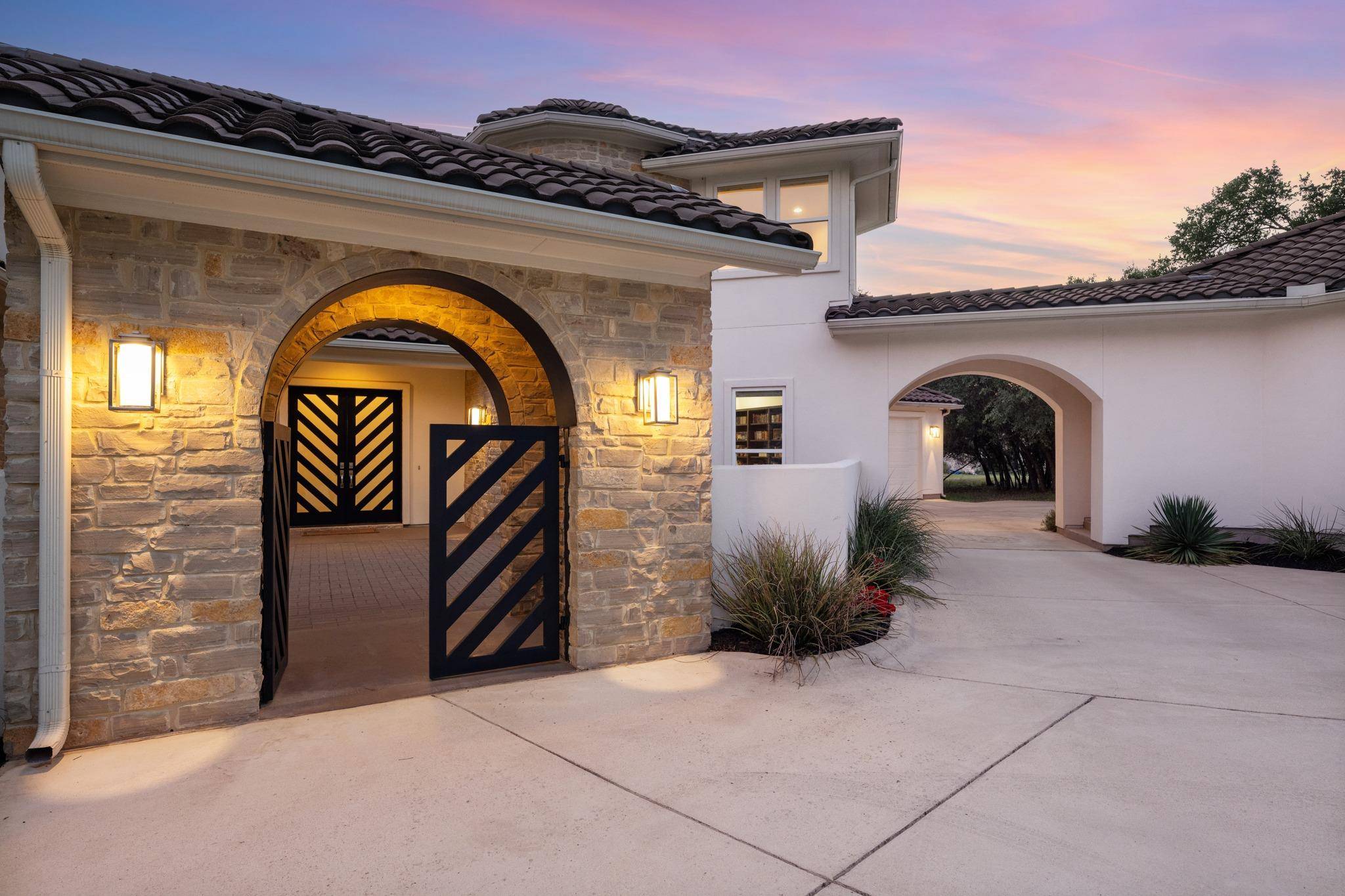 2070 Mayfield DR, Round Rock, TX 78681