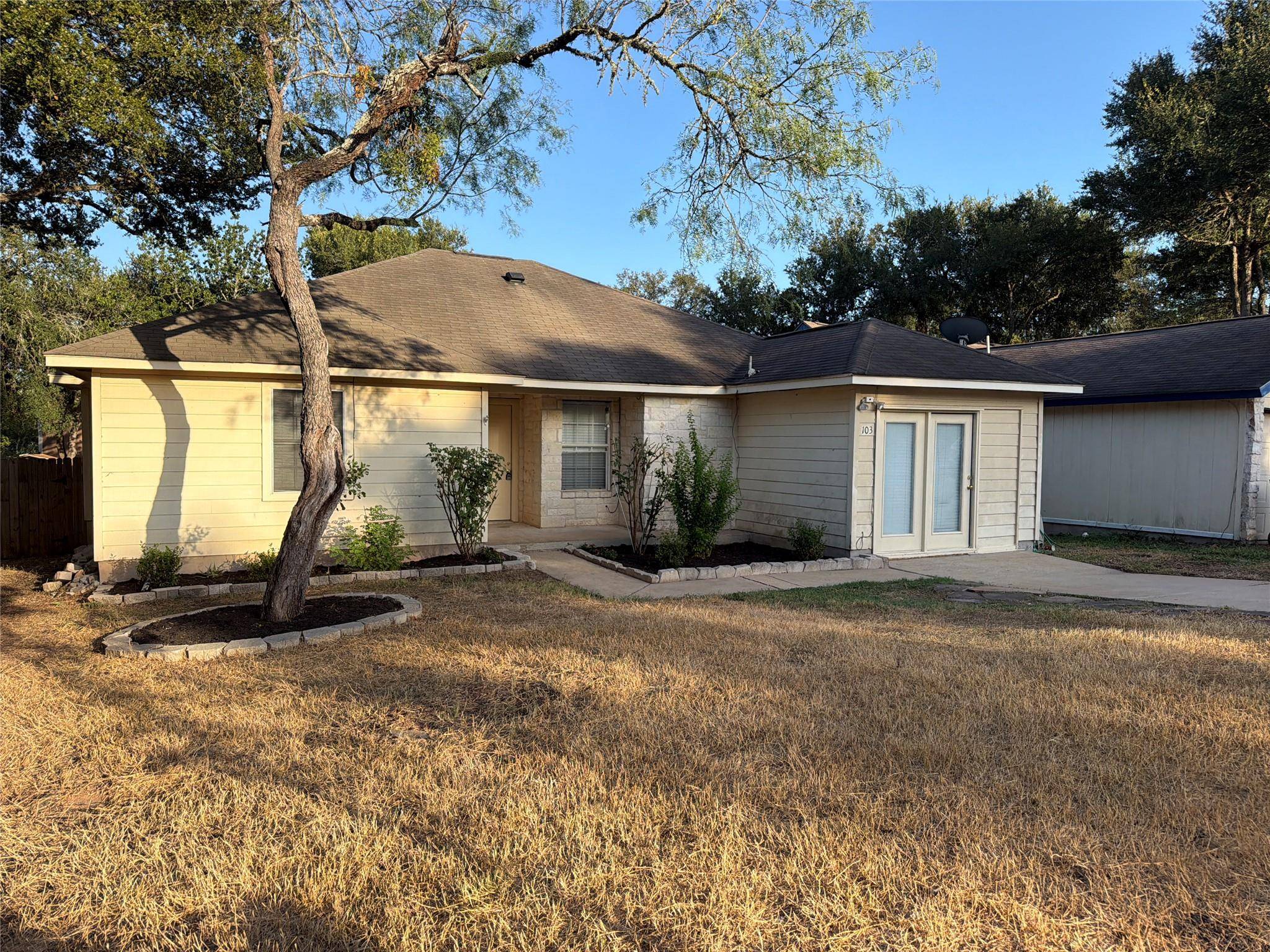 103 N Mockingbird CIR, Cedar Creek, TX 78612