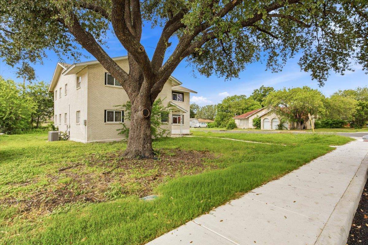 152/154 Shadwell DR, San Antonio, TX 78228