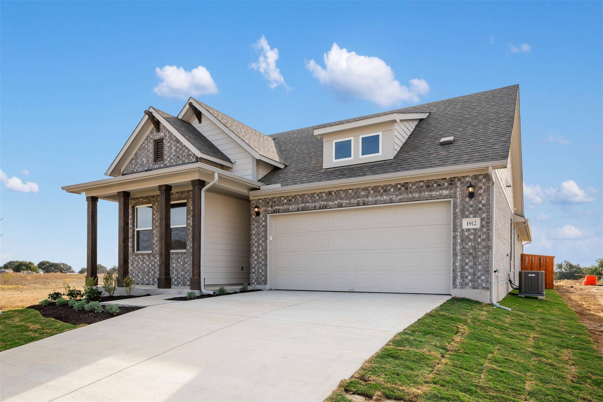 126 Arlington Park LOOP, Hutto, TX 78634