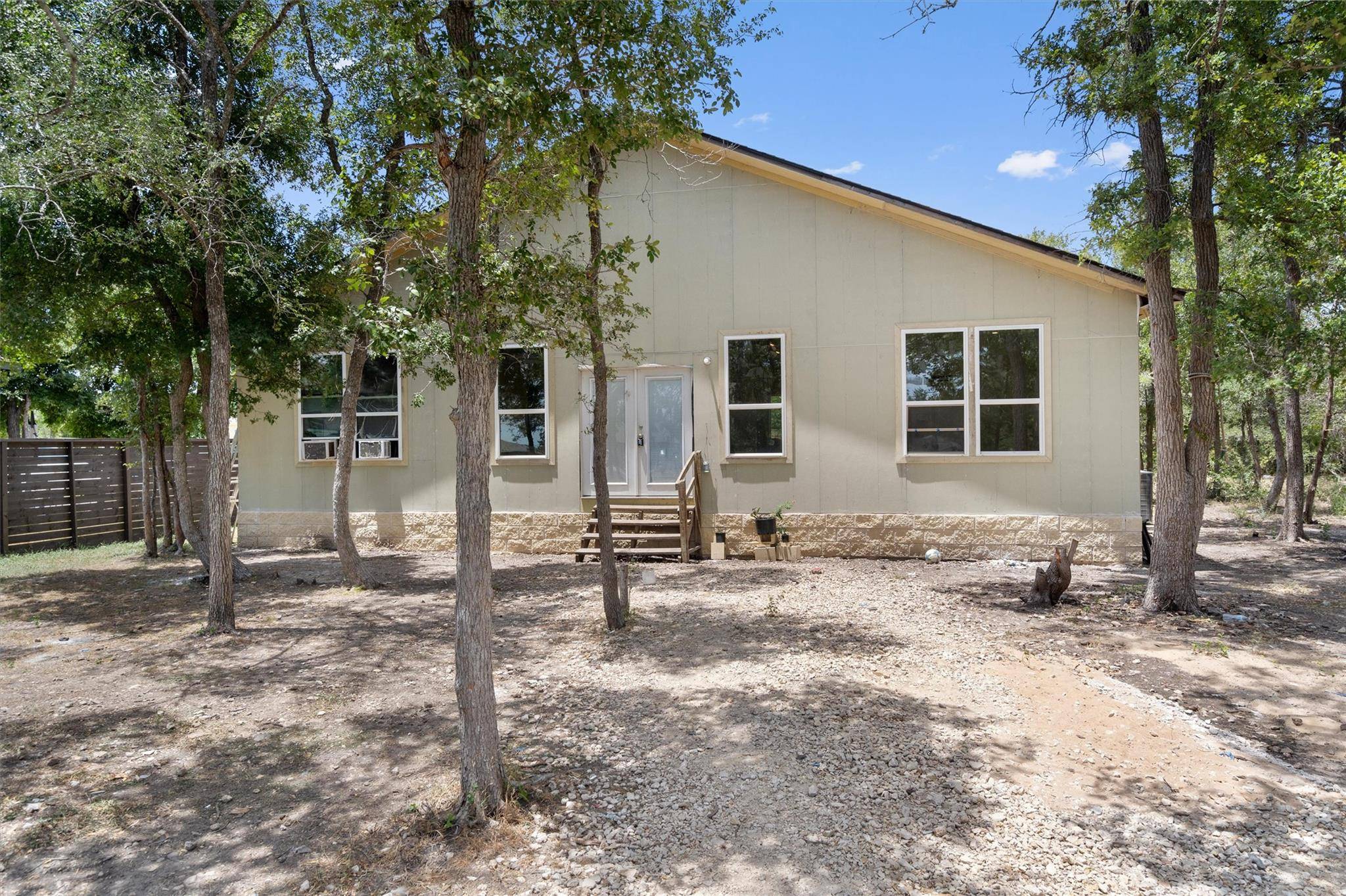 134 Plumeria DR, Dale, TX 78616
