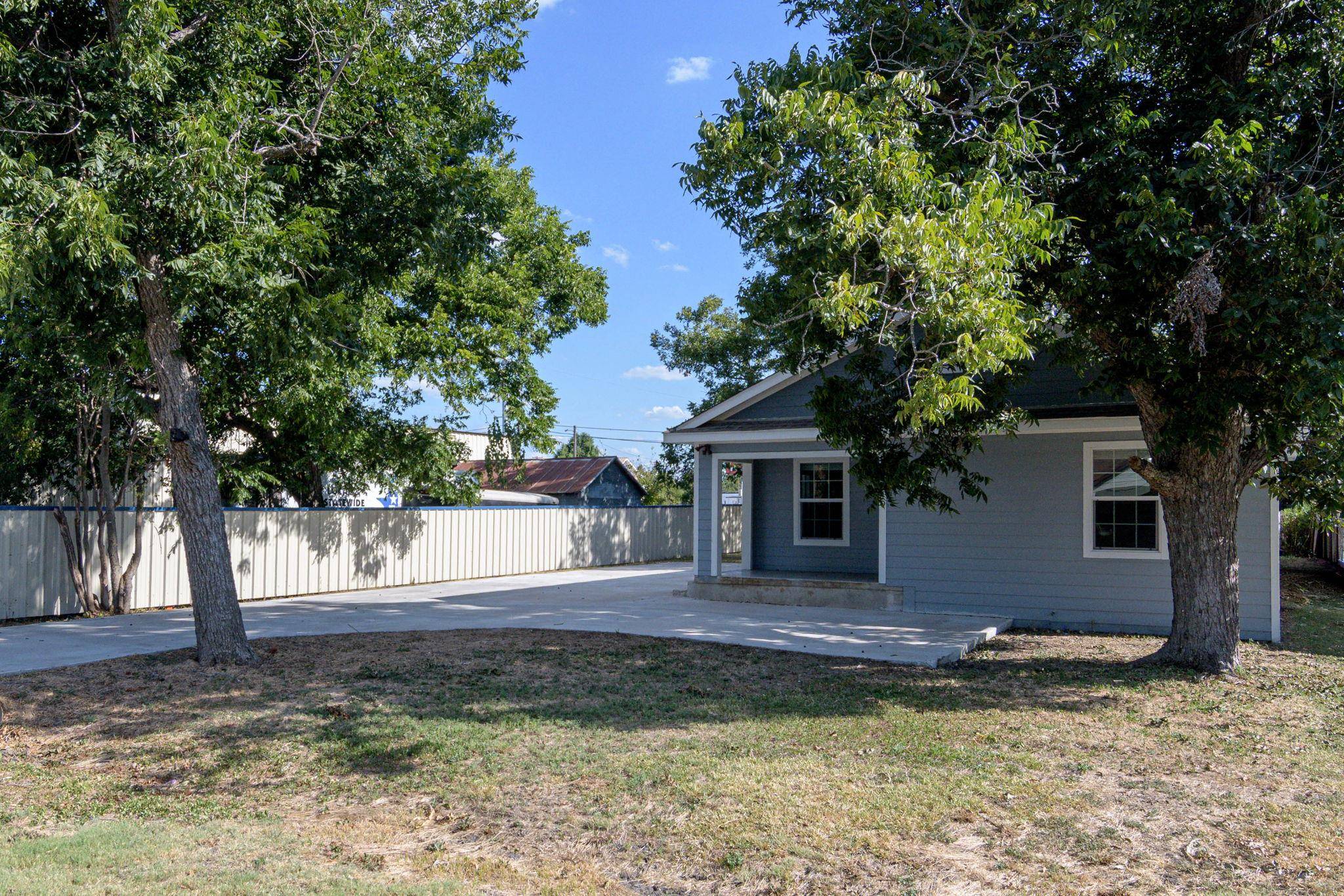 219 E Davilla ST, Bartlett, TX 76511