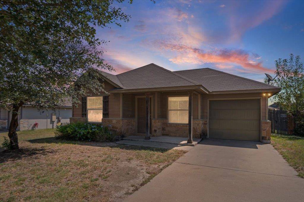 612 Amber LN, Jarrell, TX 76537