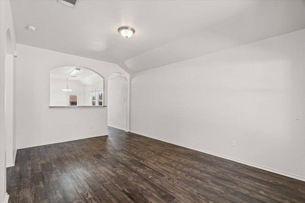 612 Amber LN, Jarrell, TX 76537