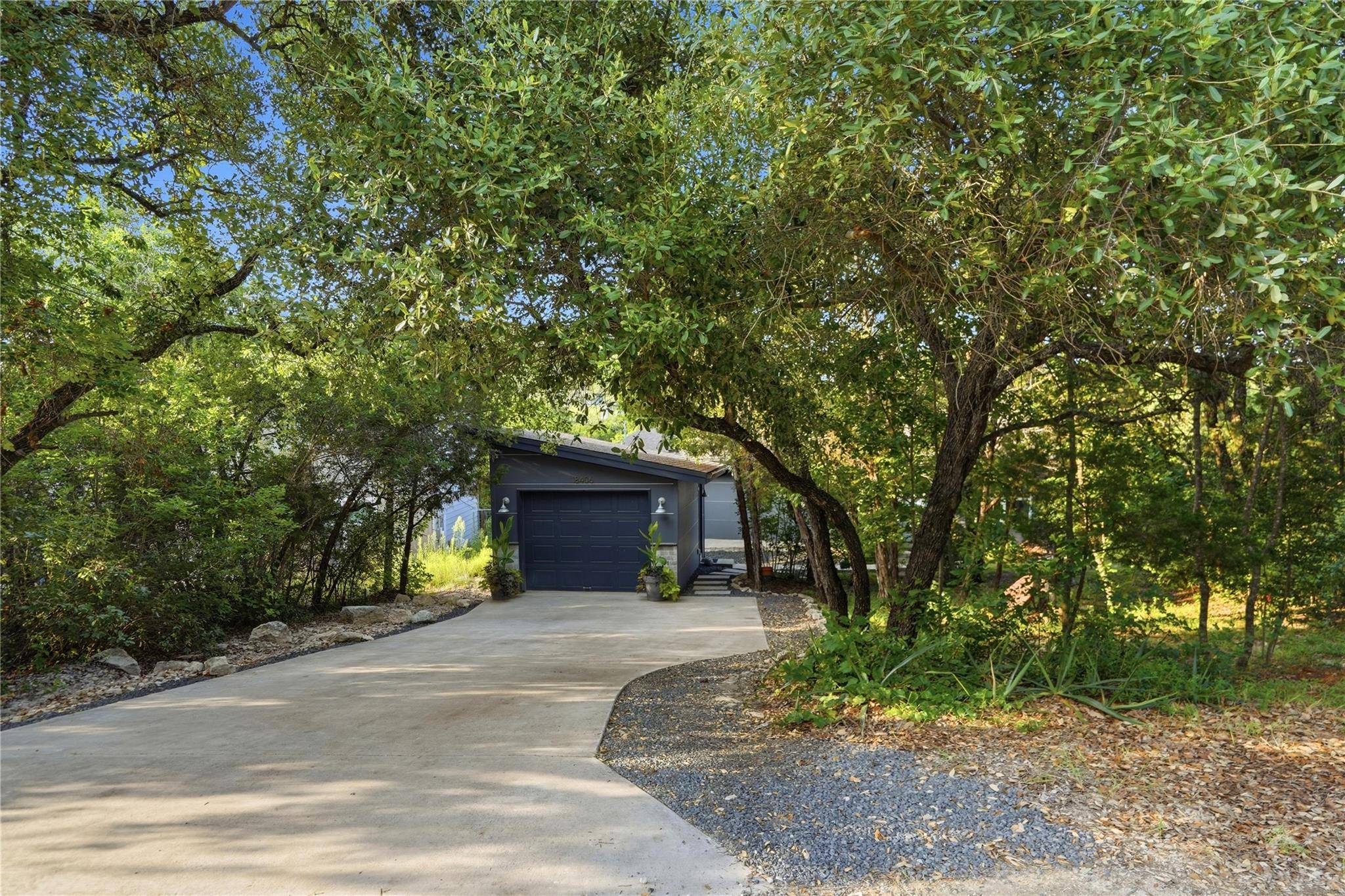 18406 Roundrock RD, Jonestown, TX 78645