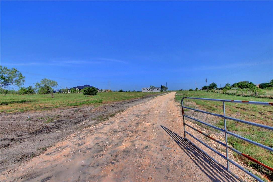 14512 Graef RD, Creedmoor, TX 78610