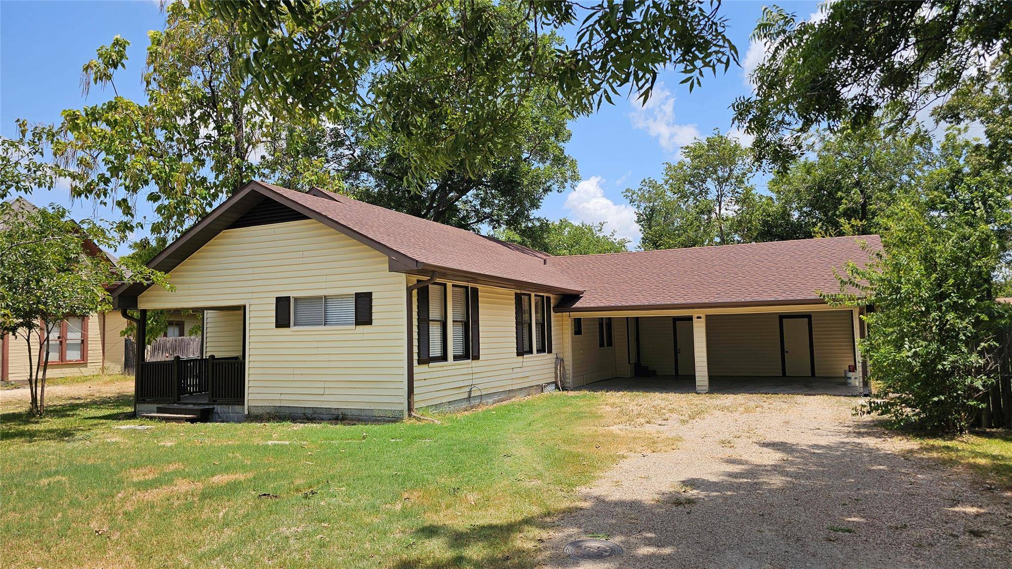 205 S Granger ST, Granger, TX 76530