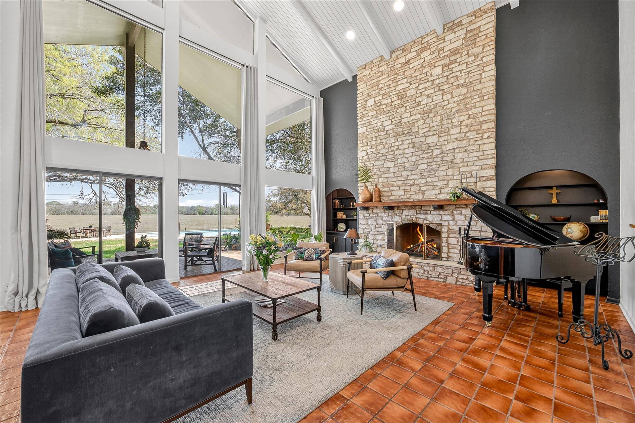 201 S Contour DR, Gonzales, TX 78629