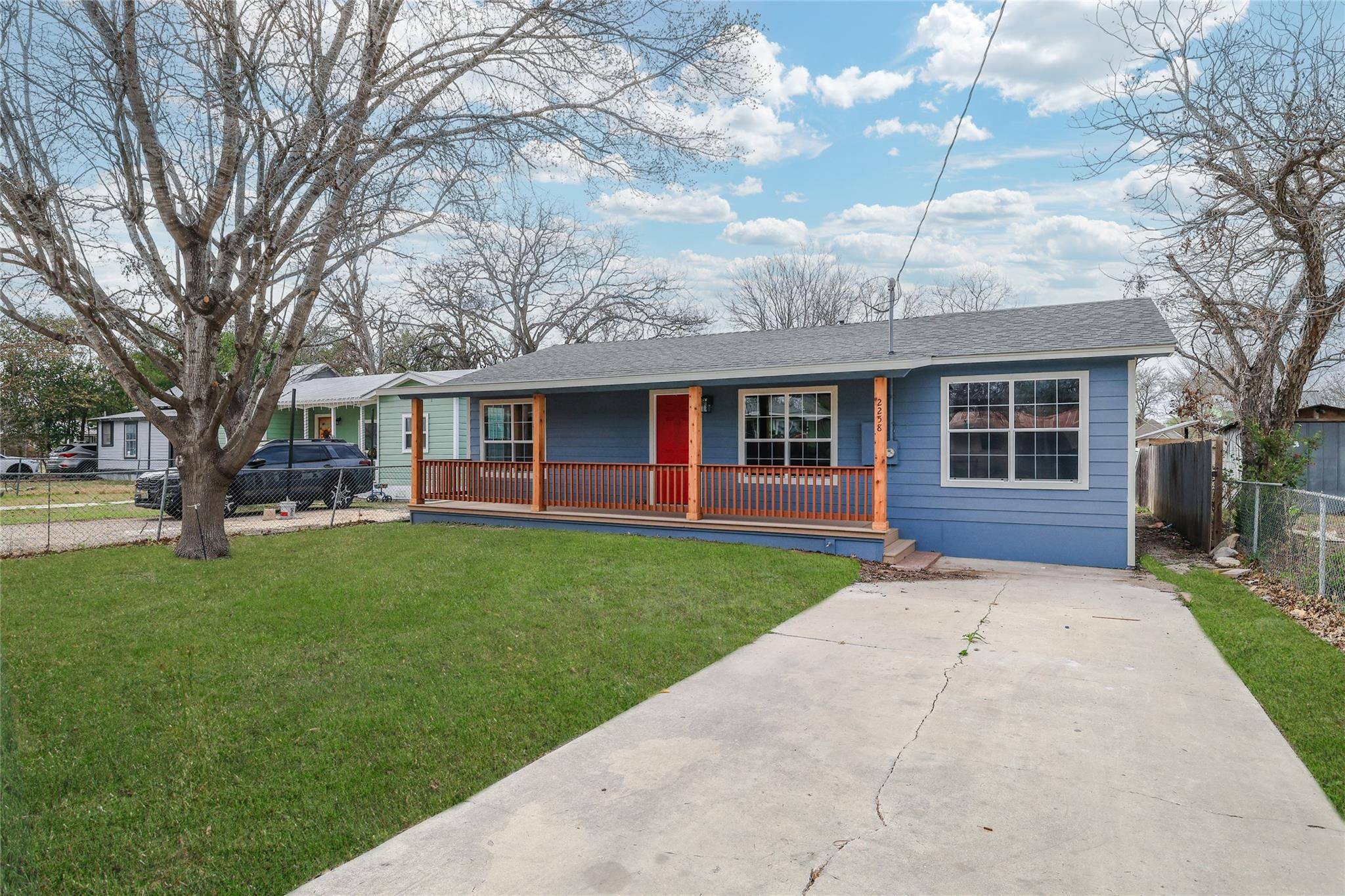 2258 W Mill ST, New Braunfels, TX 78130