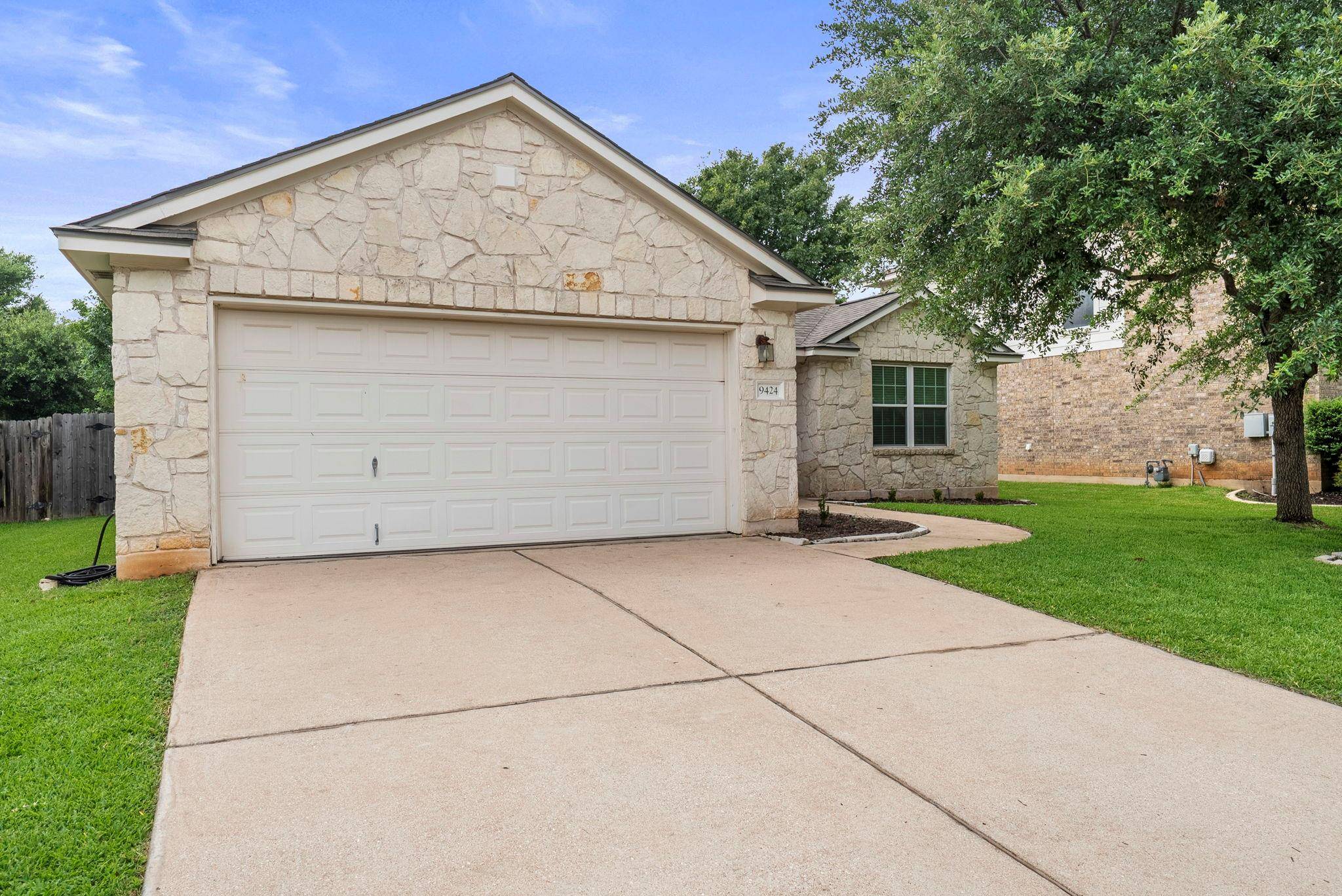 9424 Castle Pines DR, Austin, TX 78717