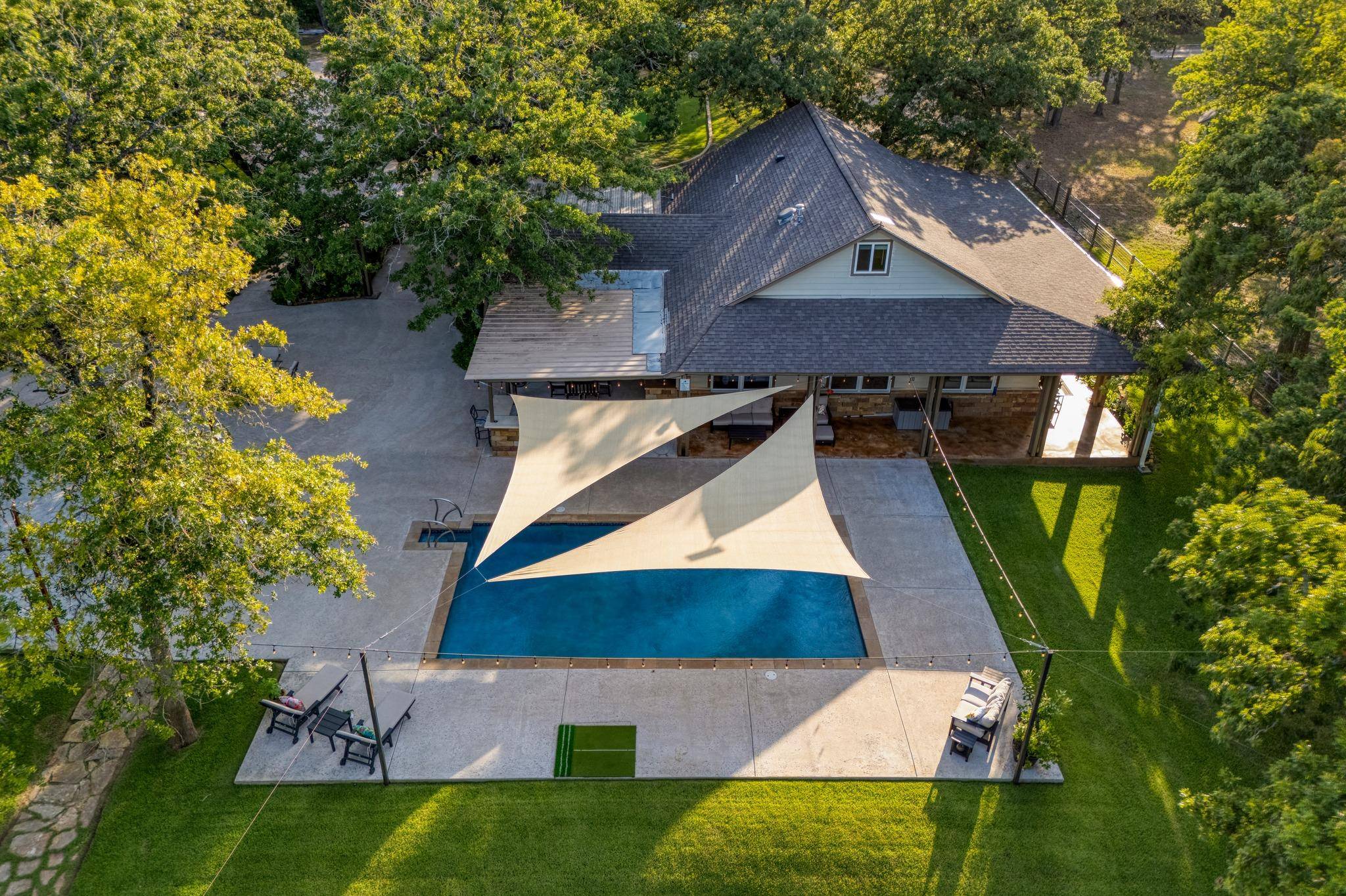1474 County Road B, Lexington, TX 78947