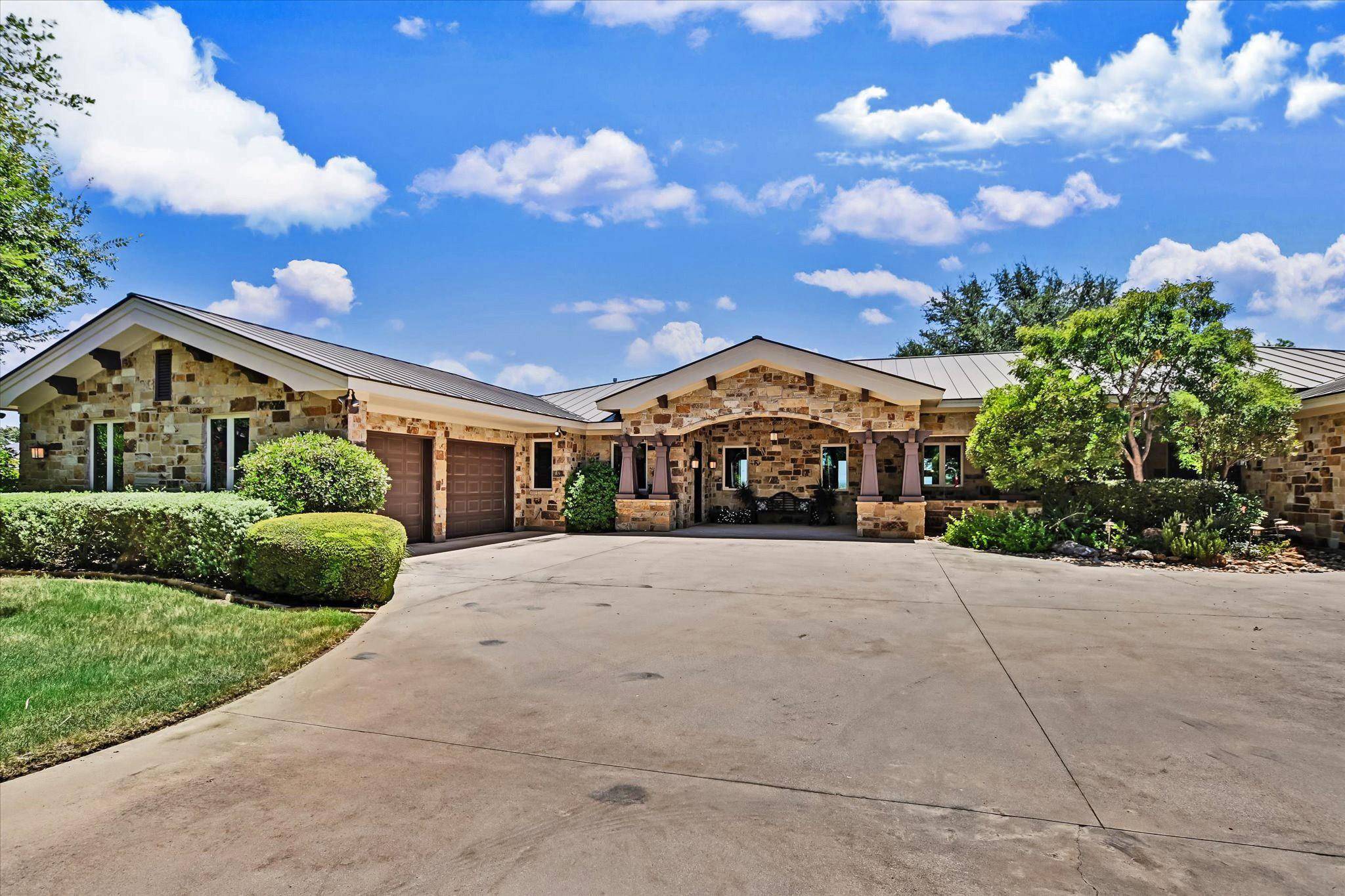 2803 Ranch Road 2831, Horseshoe Bay, TX 78657