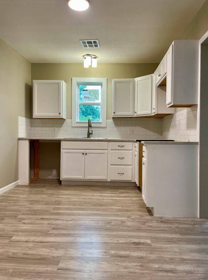 806 Central Ave, Cameron, TX 76520