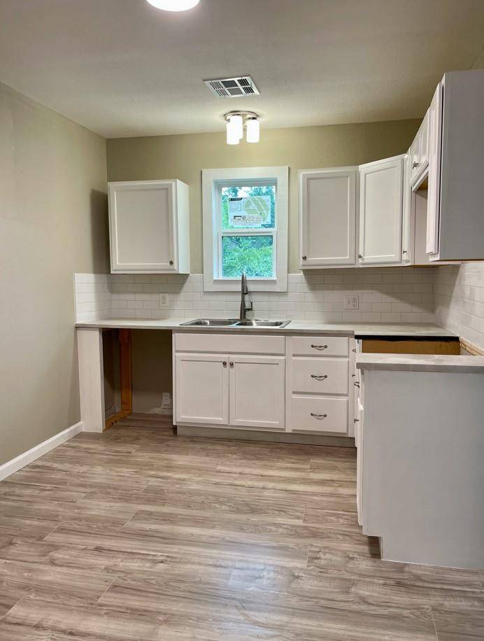 806 Central Ave, Cameron, TX 76520