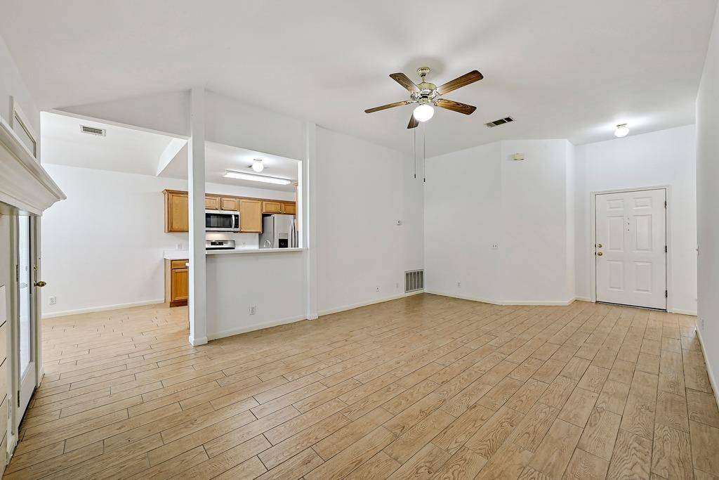 7212 Great Panda CV, Del Valle, TX 78617