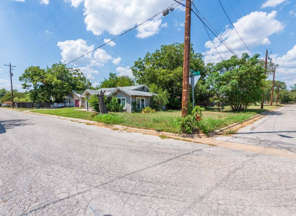 1507 Cummings ST, Luling, TX 78648