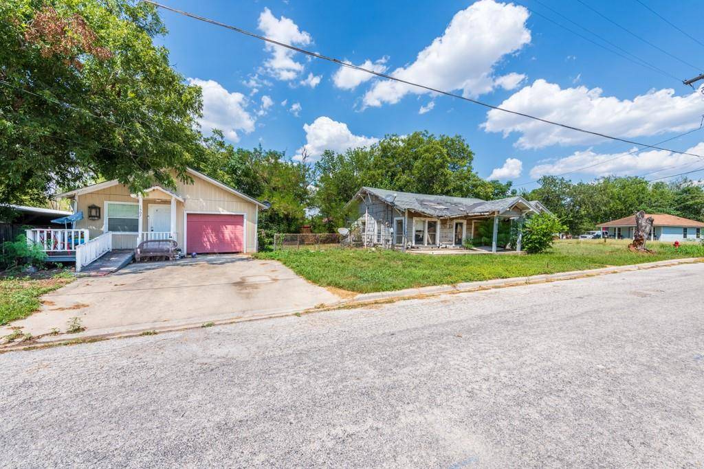 1507 Cummings ST, Luling, TX 78648