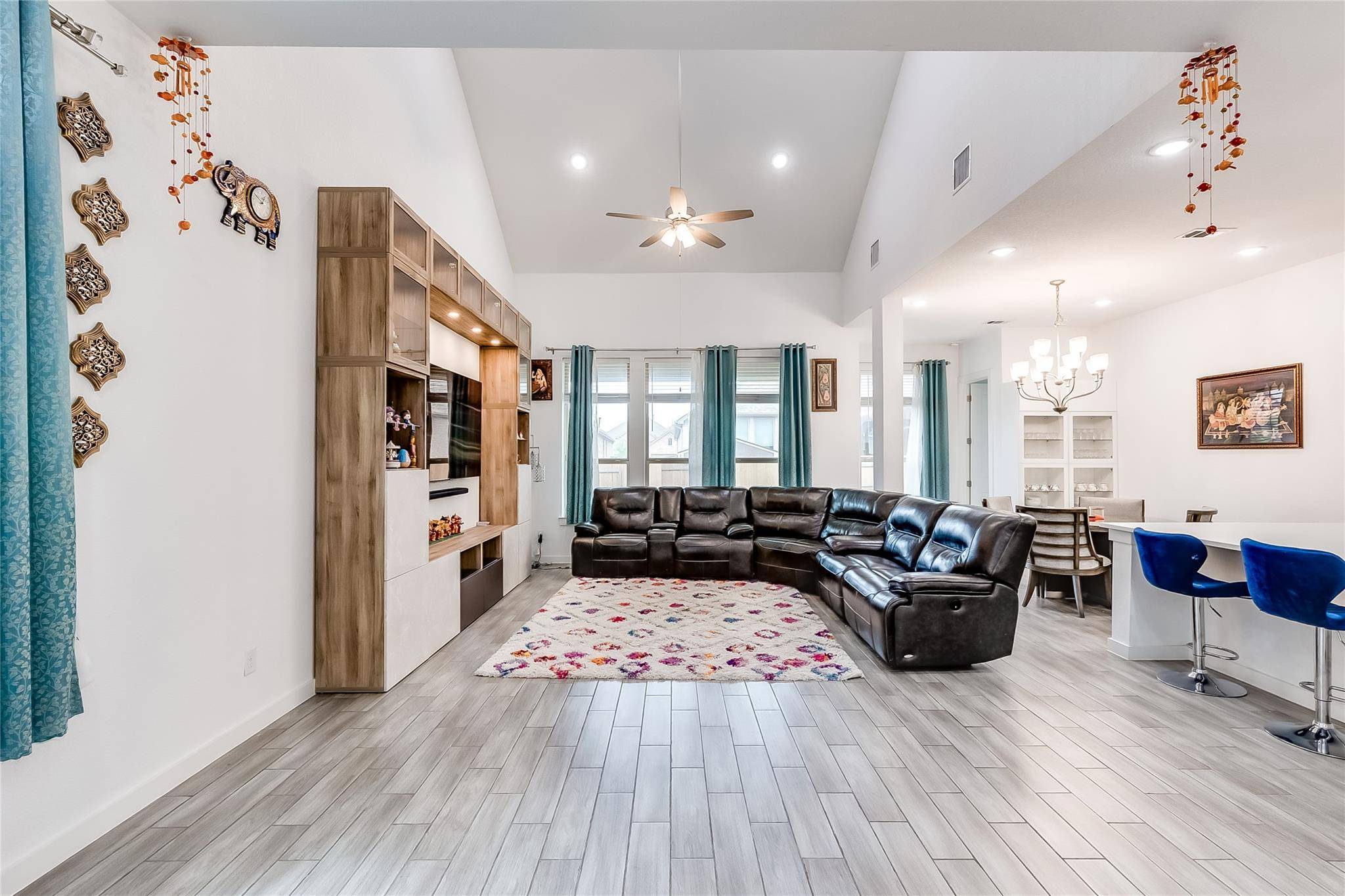 833 Whitetail DR, Round Rock, TX 78681