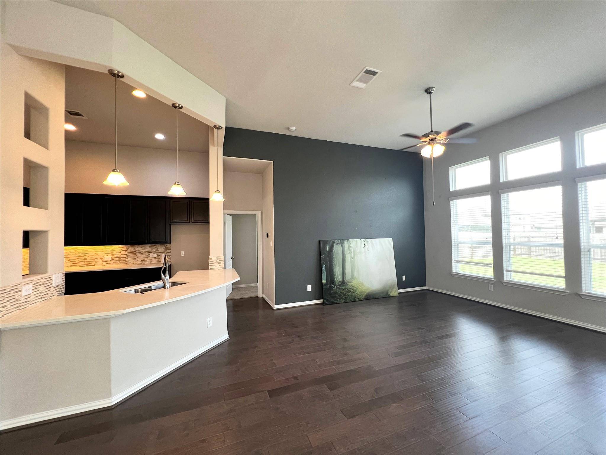 613 Palmilla ST, Leander, TX 78641