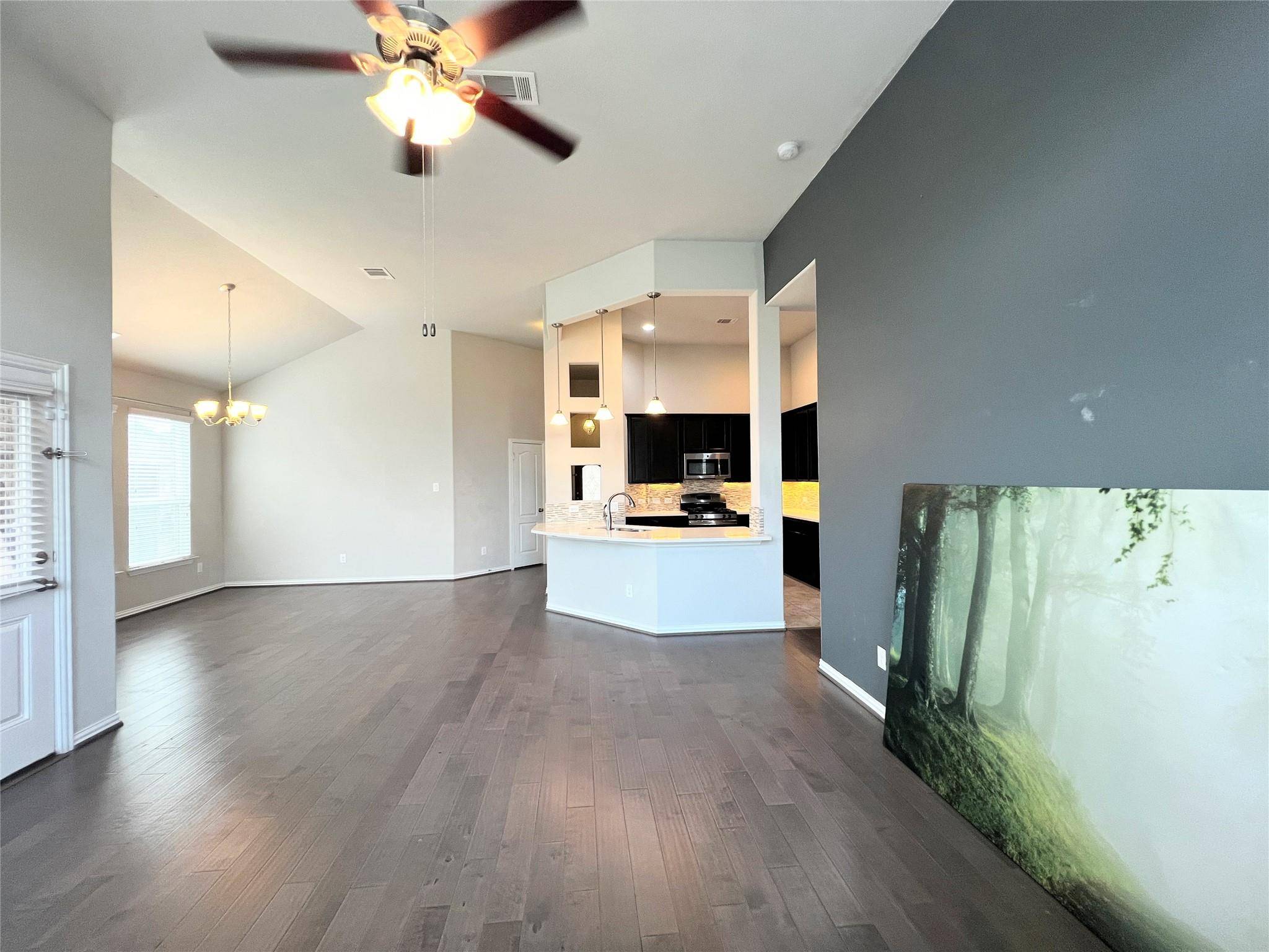613 Palmilla ST, Leander, TX 78641