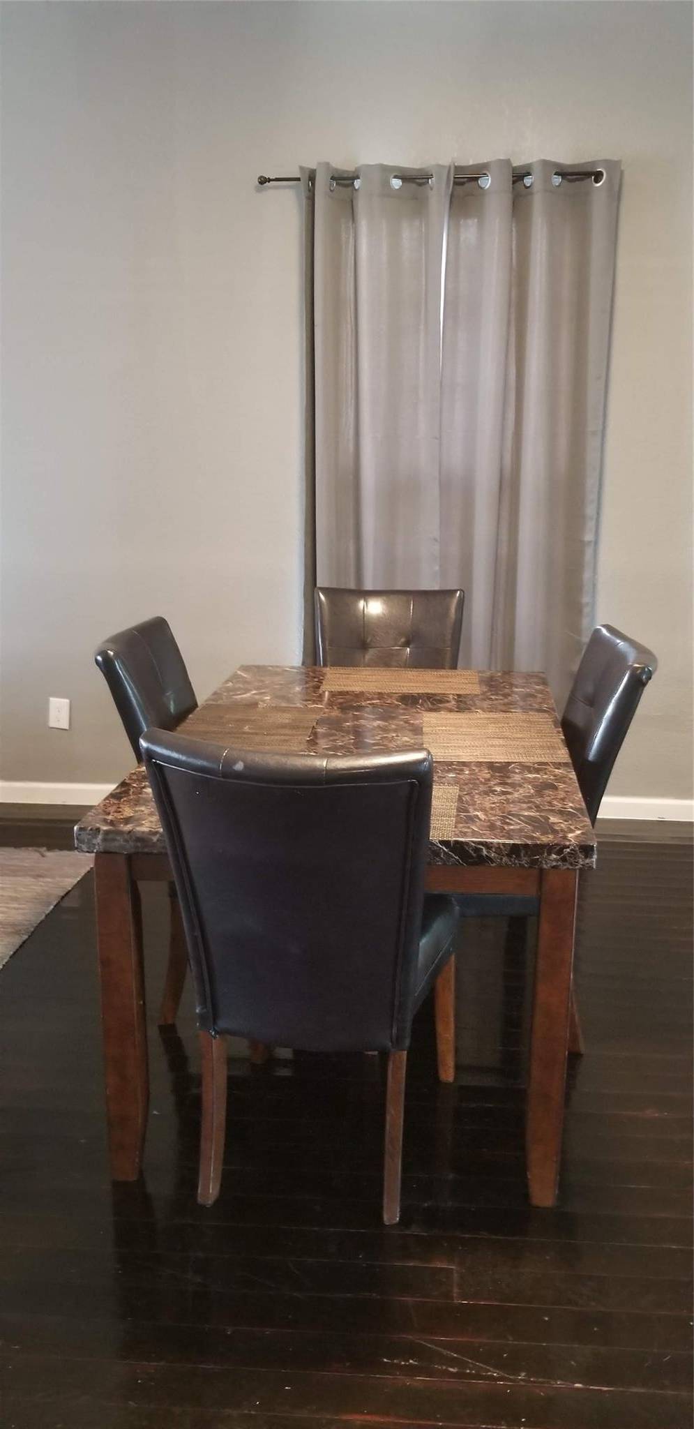 407 S Main ST, Taylor, TX 76574
