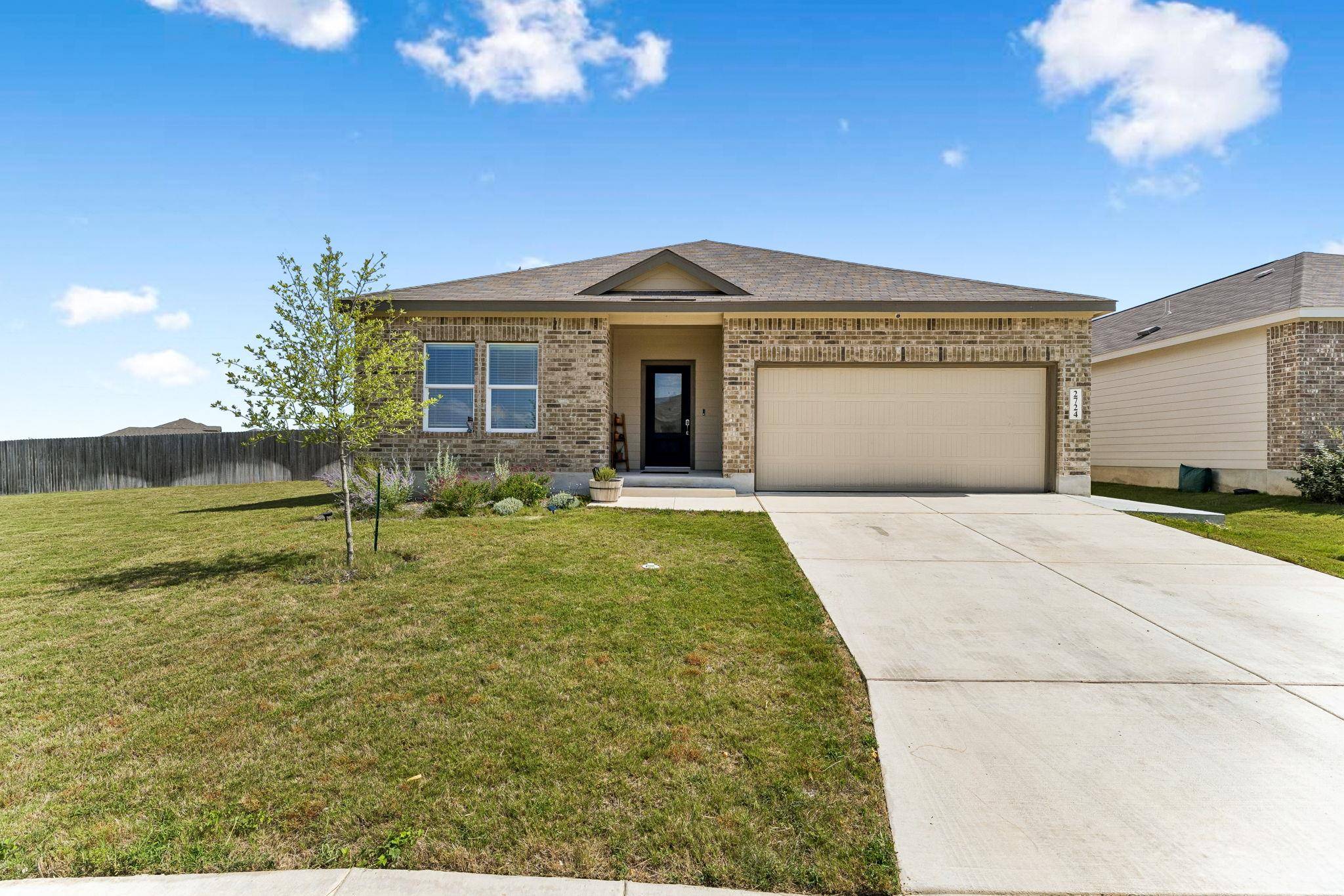 2724 Sierra Chicas LN, Seguin, TX 78155