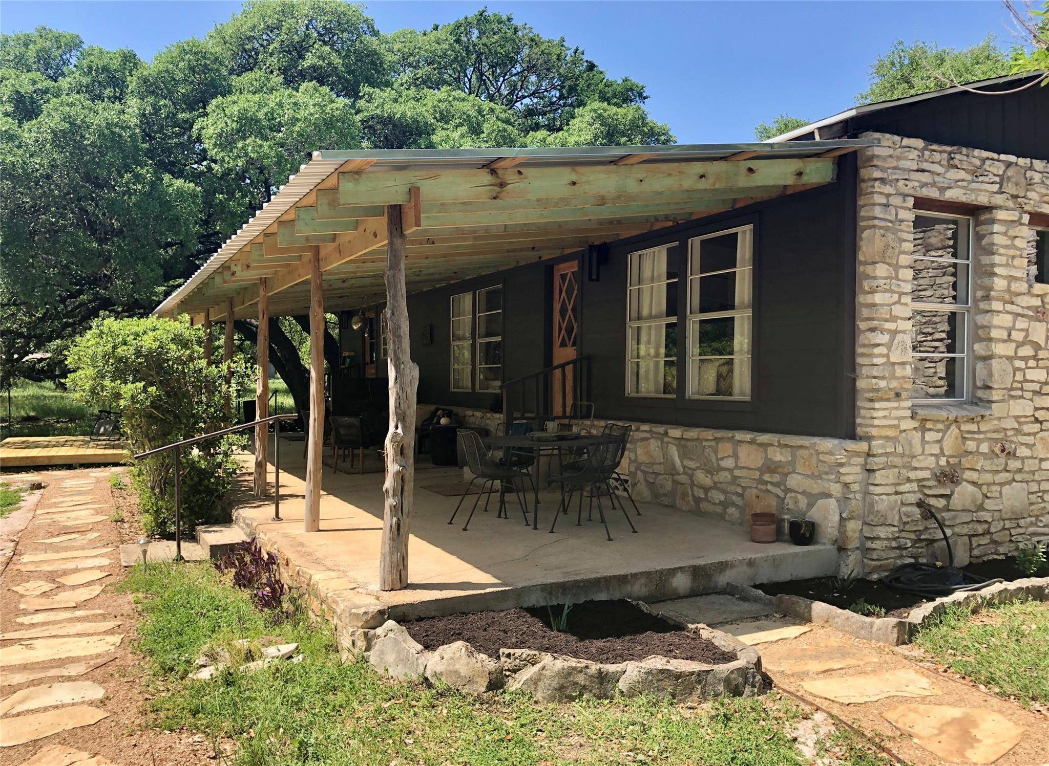 888 Glenn Crest DR, Blanco, TX 78606