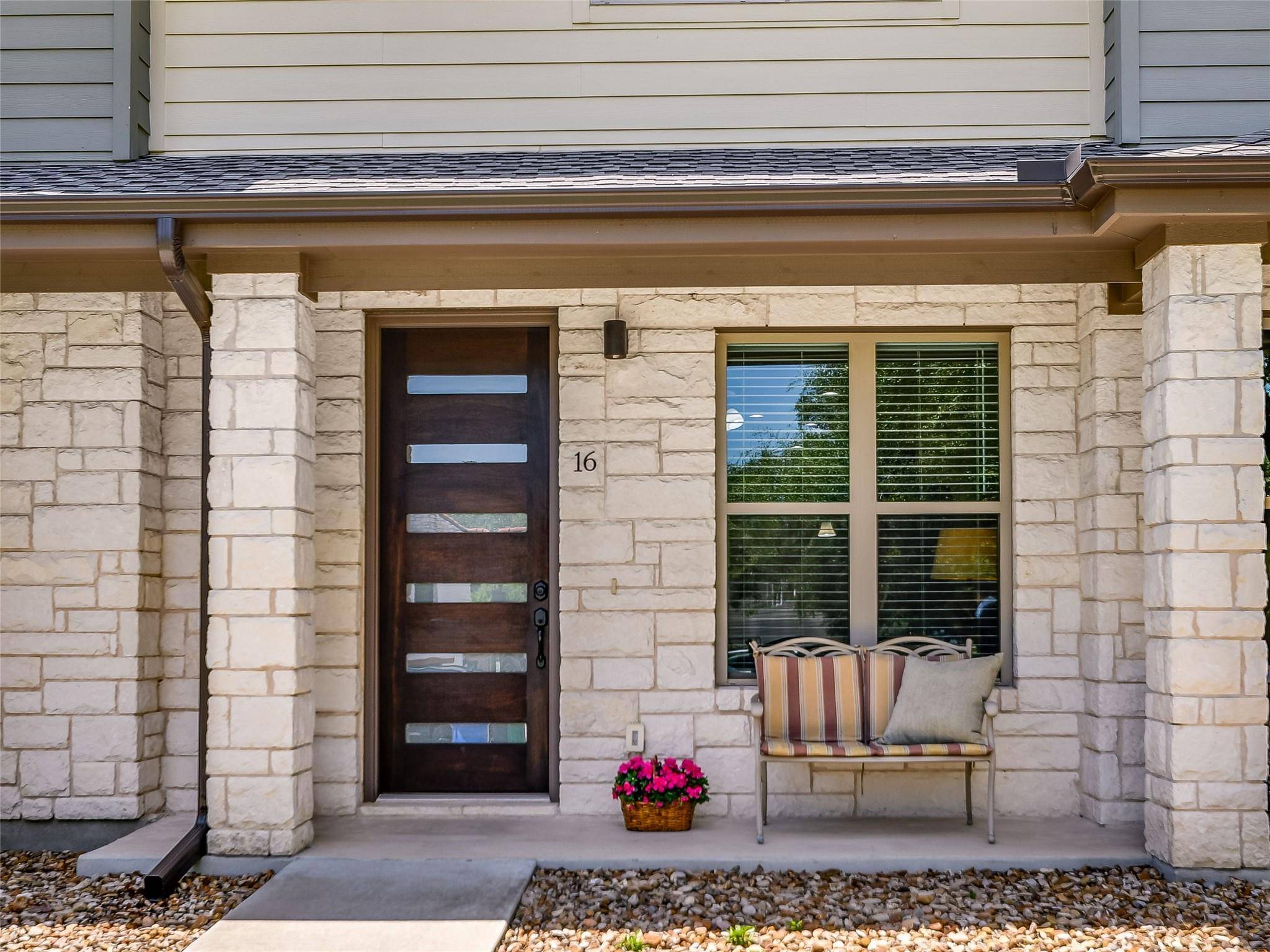 18803 Hogan CIR #16, Point Venture, TX 78645