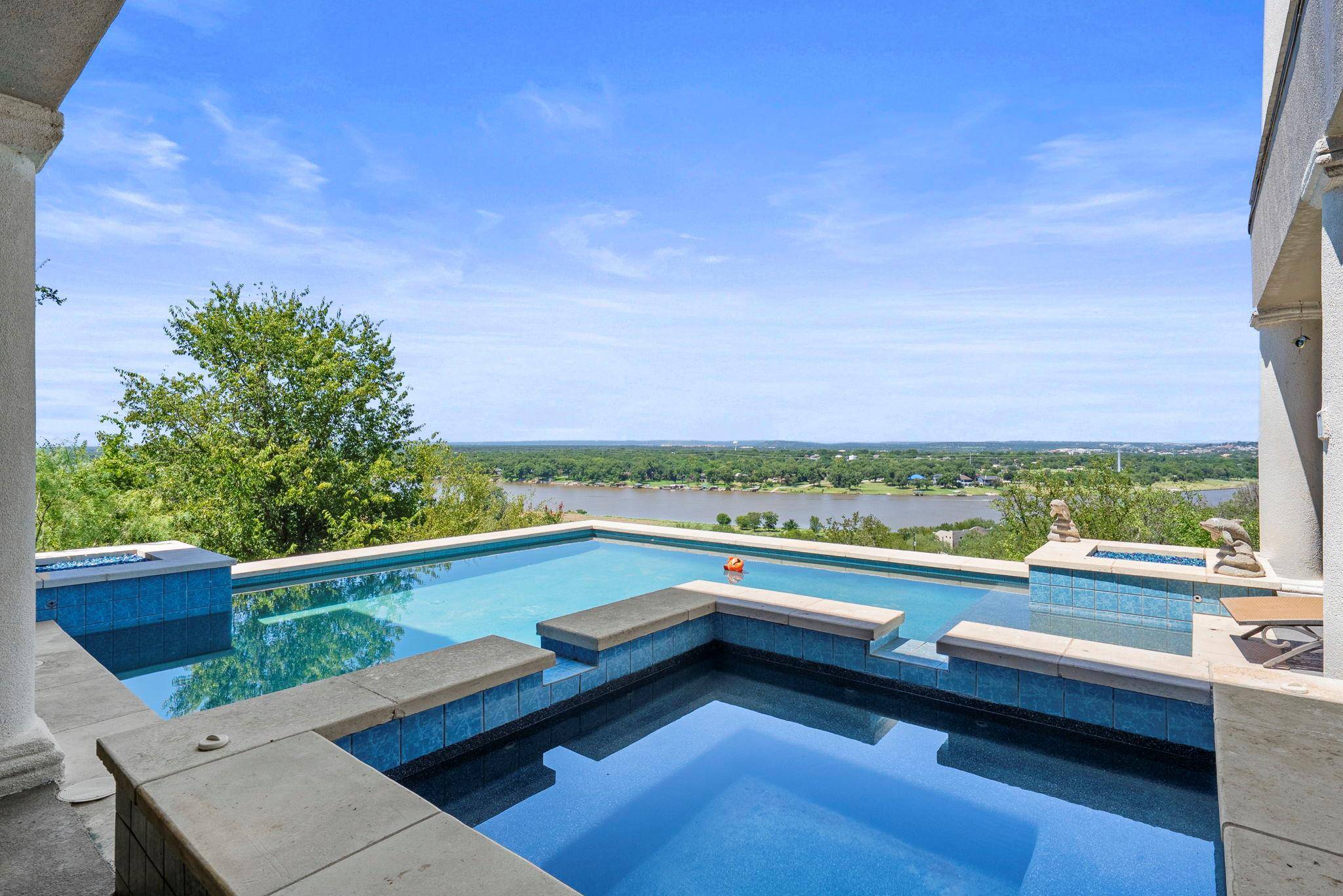 301 Circle DR, Horseshoe Bay, TX 78657