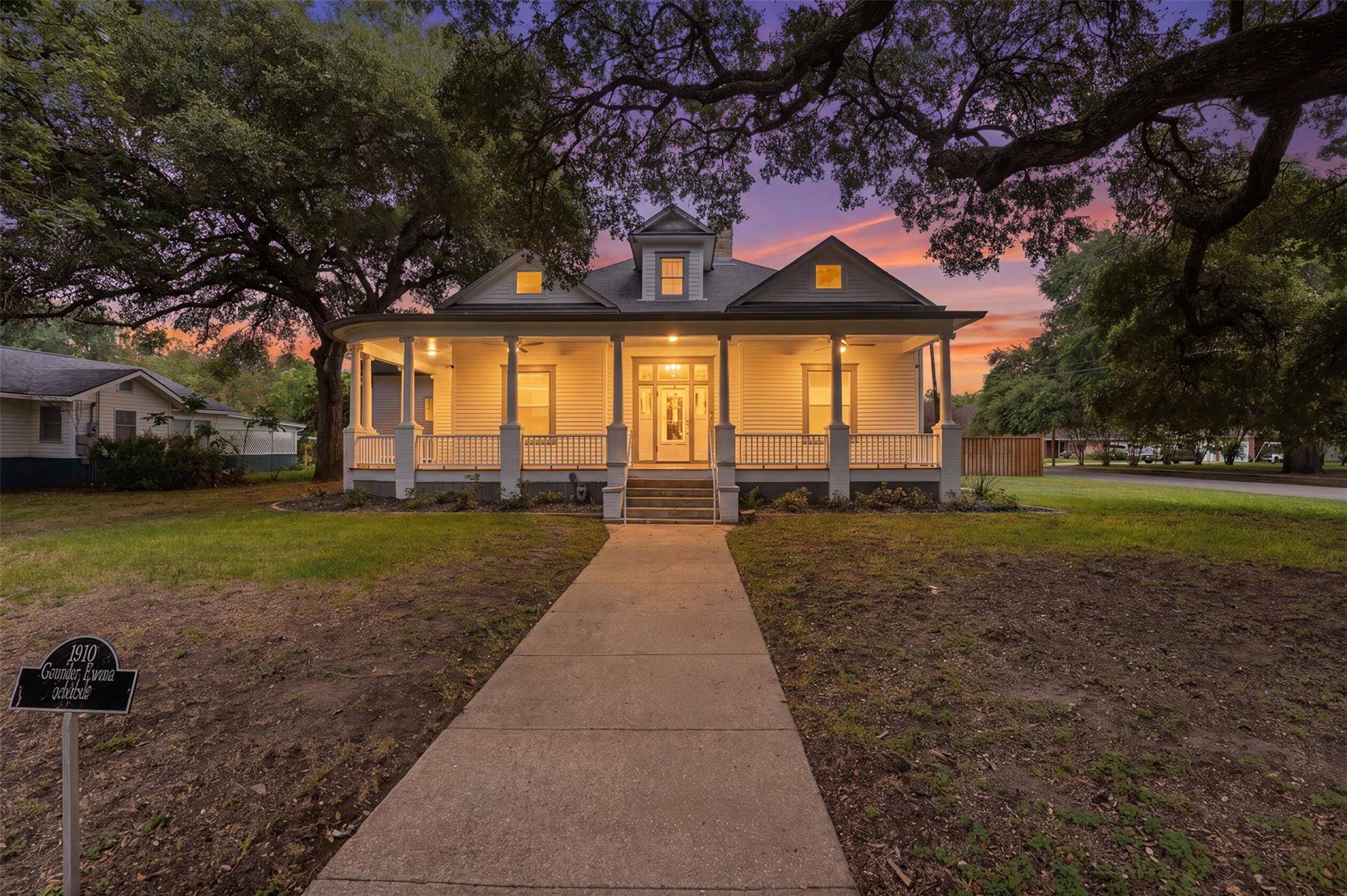 604 Saint Michael ST, Gonzales, TX 78629