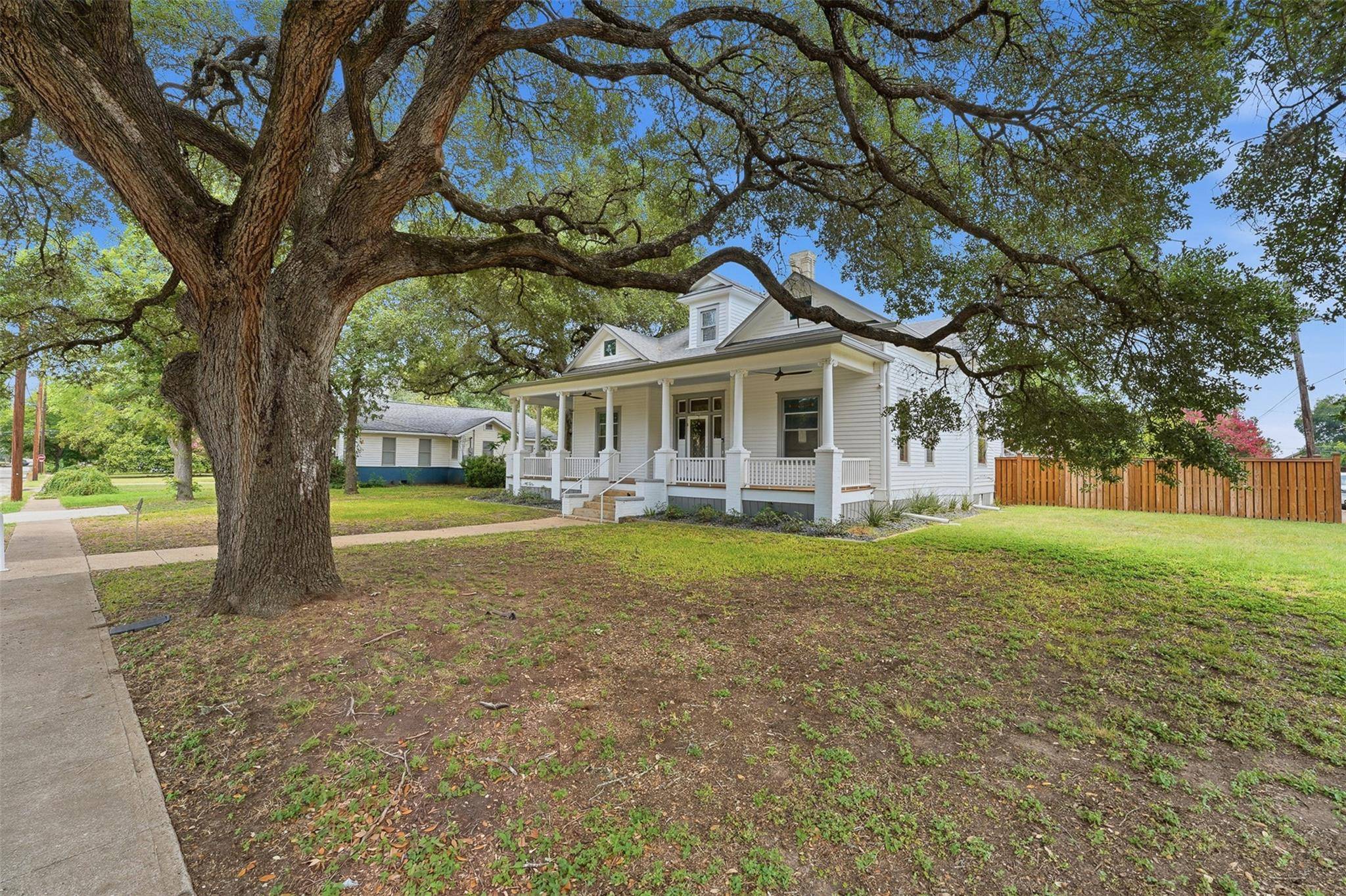 604 Saint Michael ST, Gonzales, TX 78629