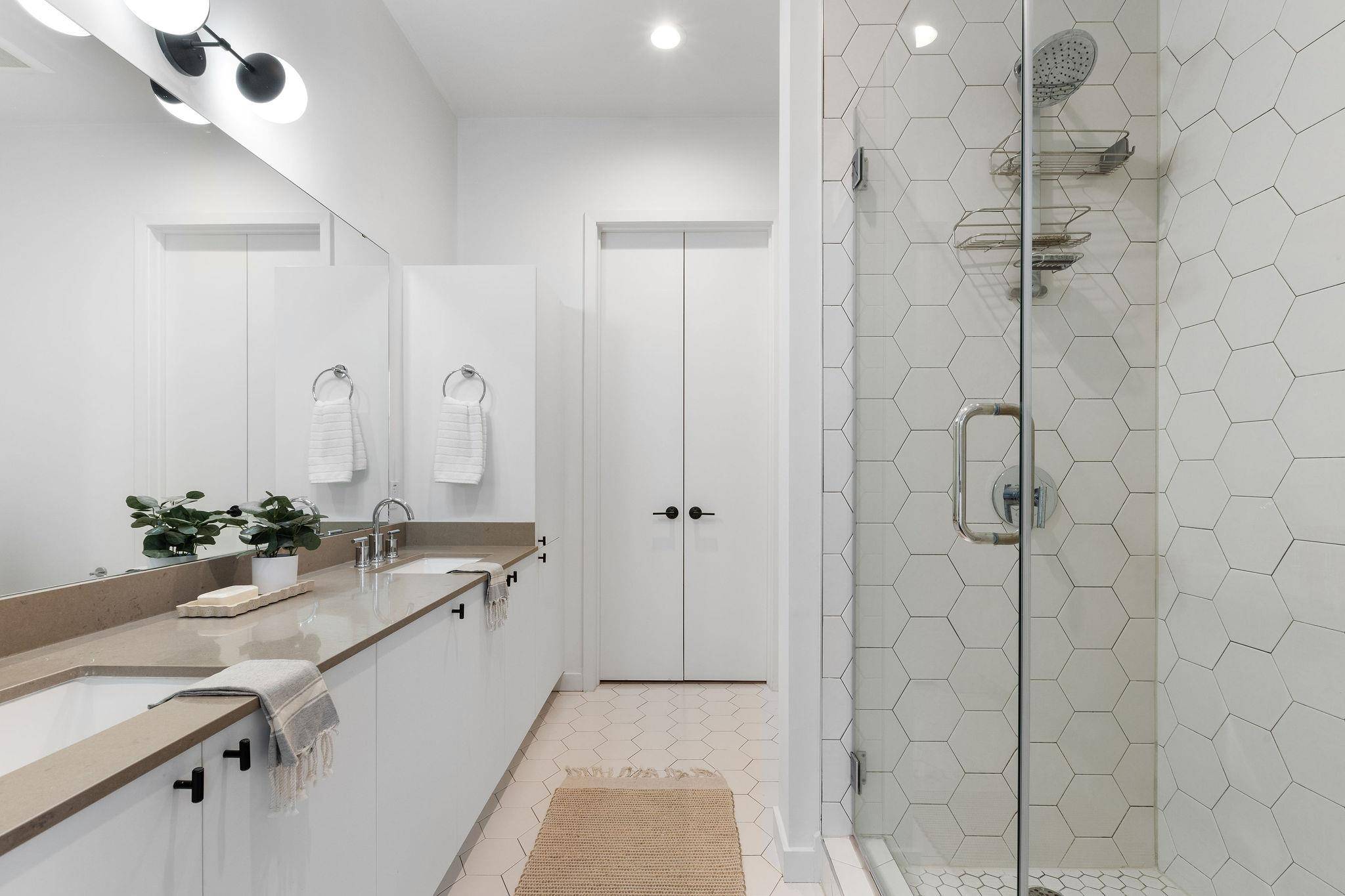 800 Embassy DR #236, Austin, TX 78702
