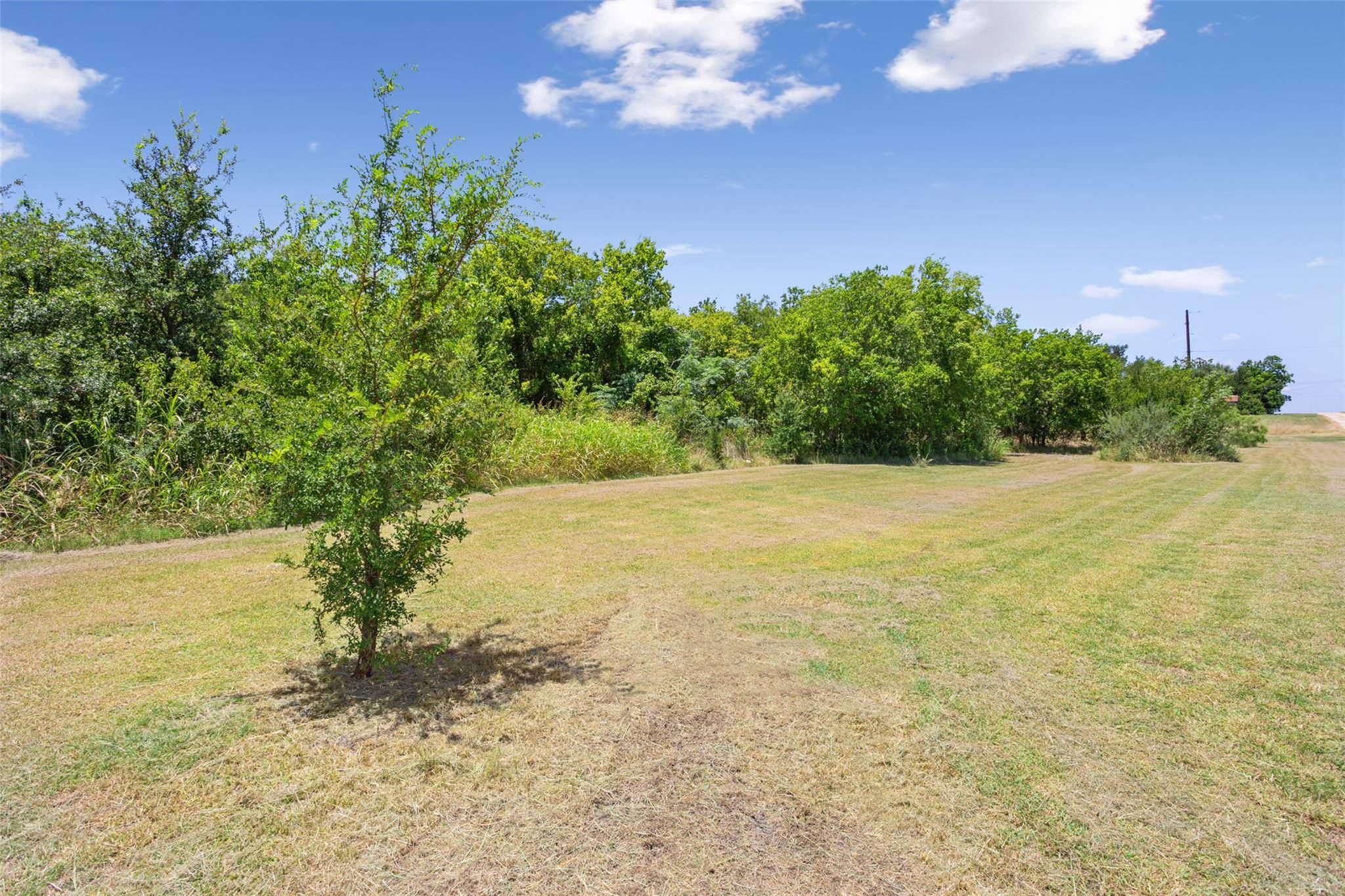 24485 E Avenue C, Buckholts, TX 76518
