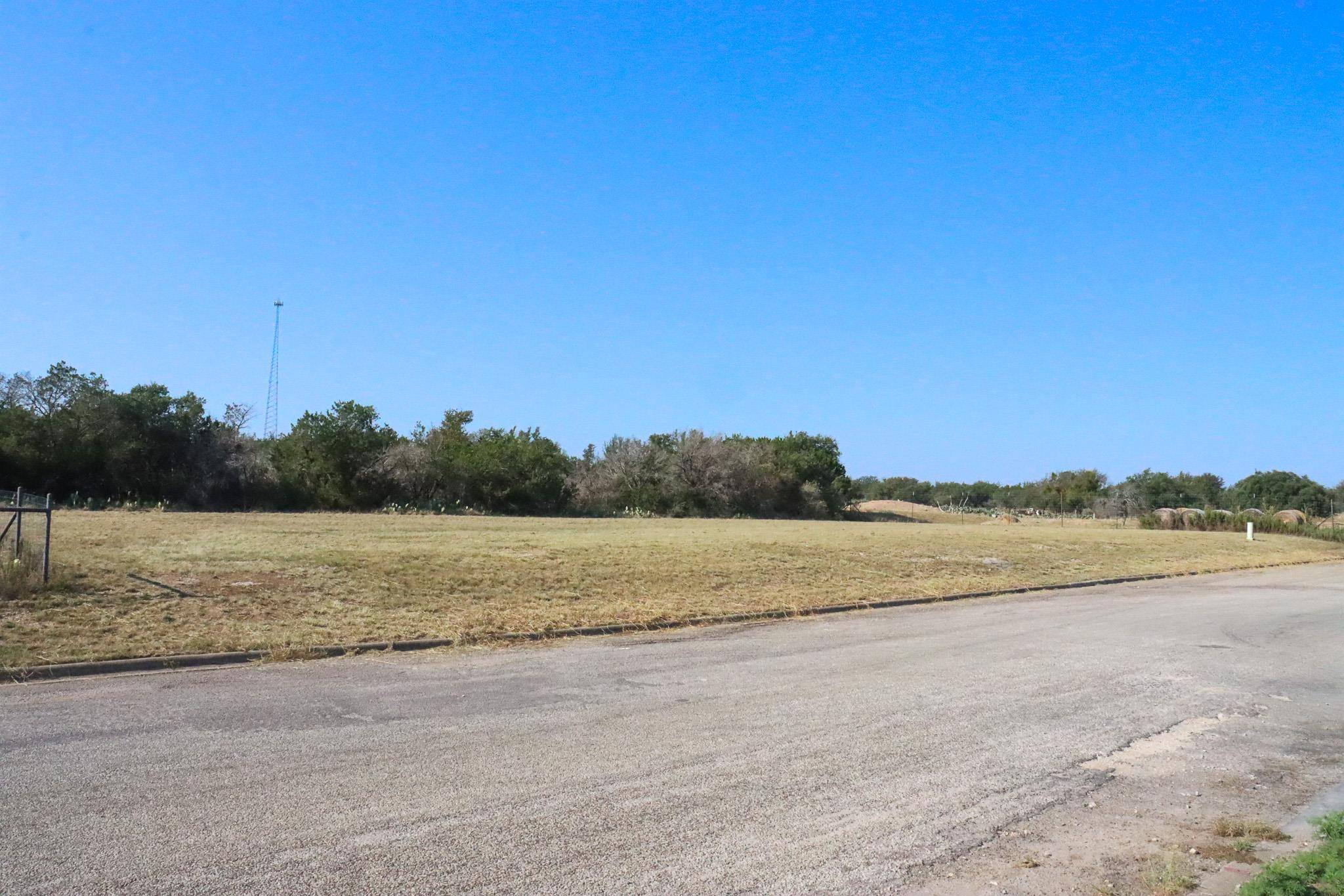 205 E Kelly LN, San Saba, TX 76877