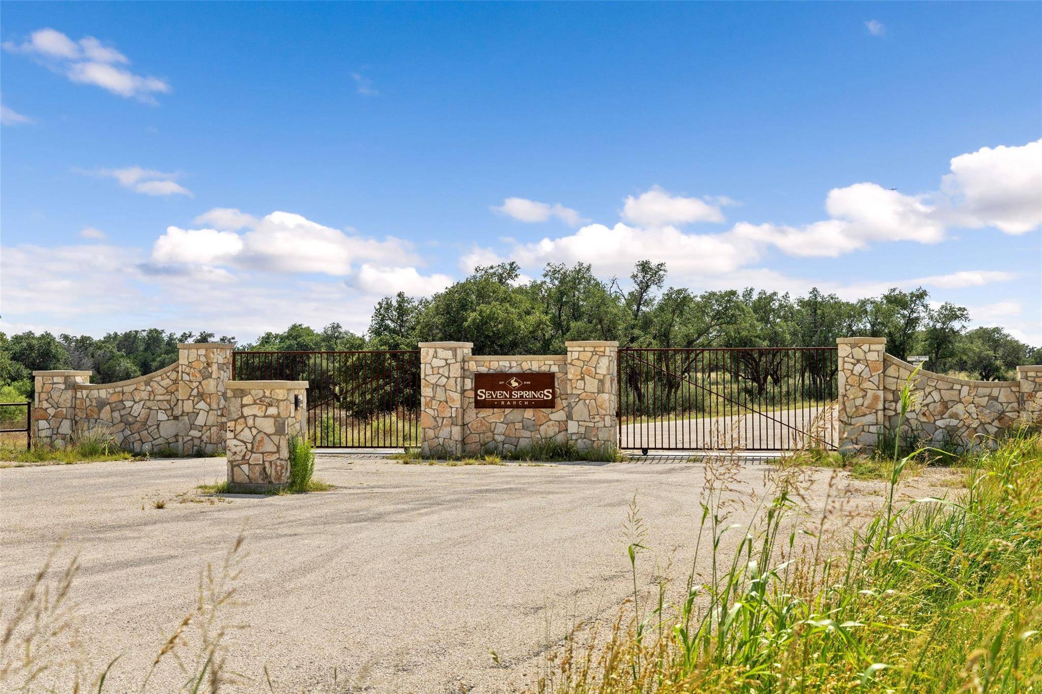 2915 Spring Crossing, Junction, TX 76849