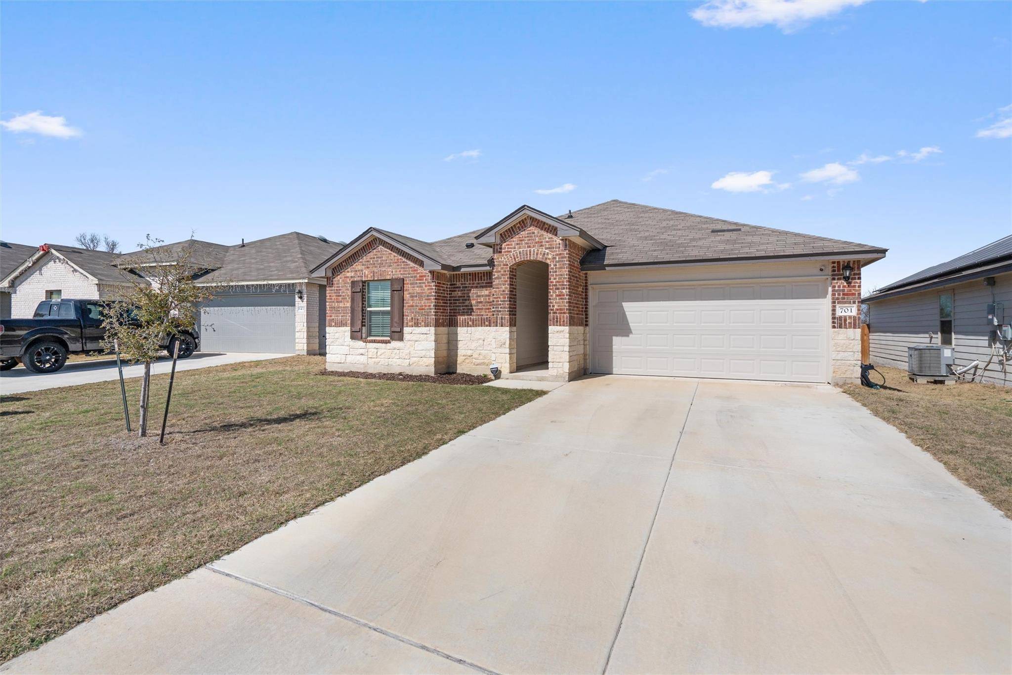 701 Taggart TRL, Jarrell, TX 76537