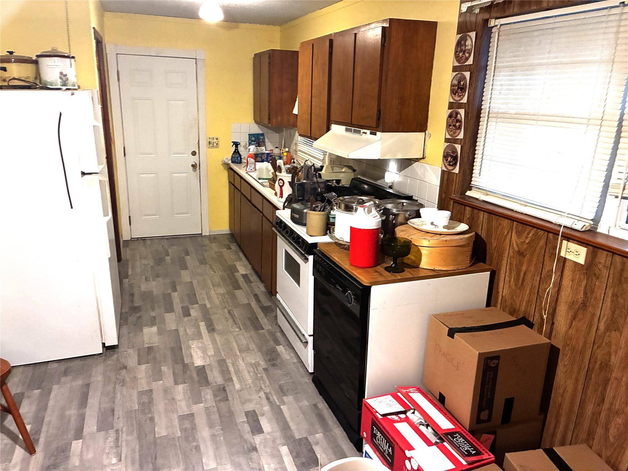 705 E Umlang ST, Thorndale, TX 76577