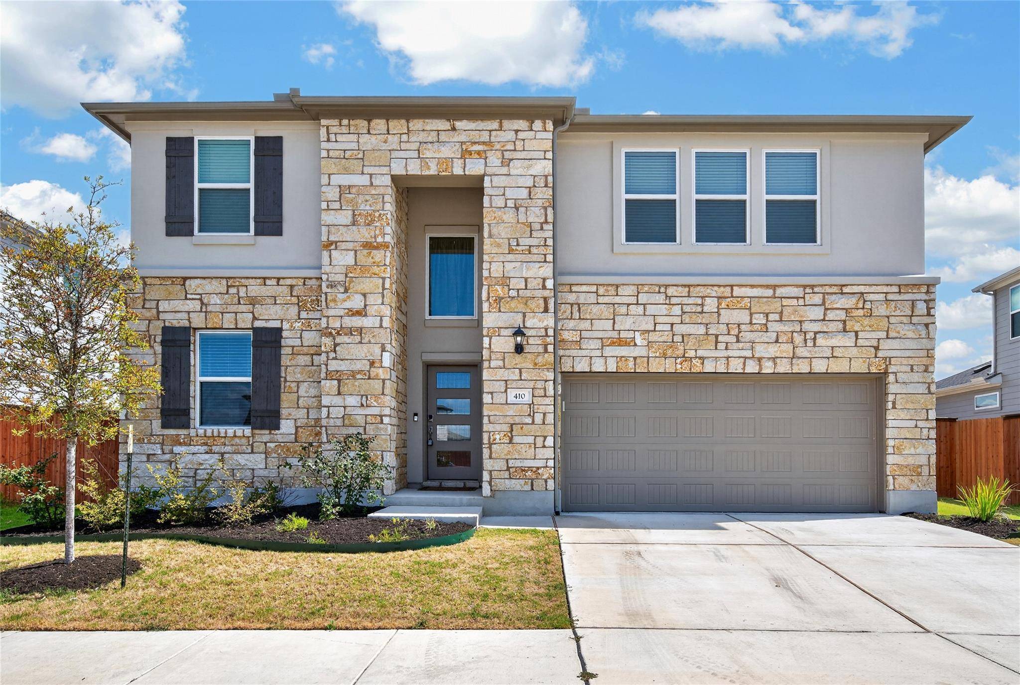 410 Doodle LN, Hutto, TX 78634