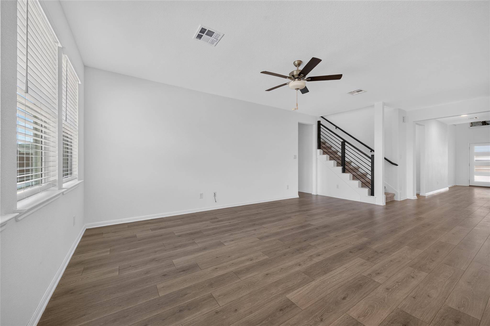 410 Doodle LN, Hutto, TX 78634
