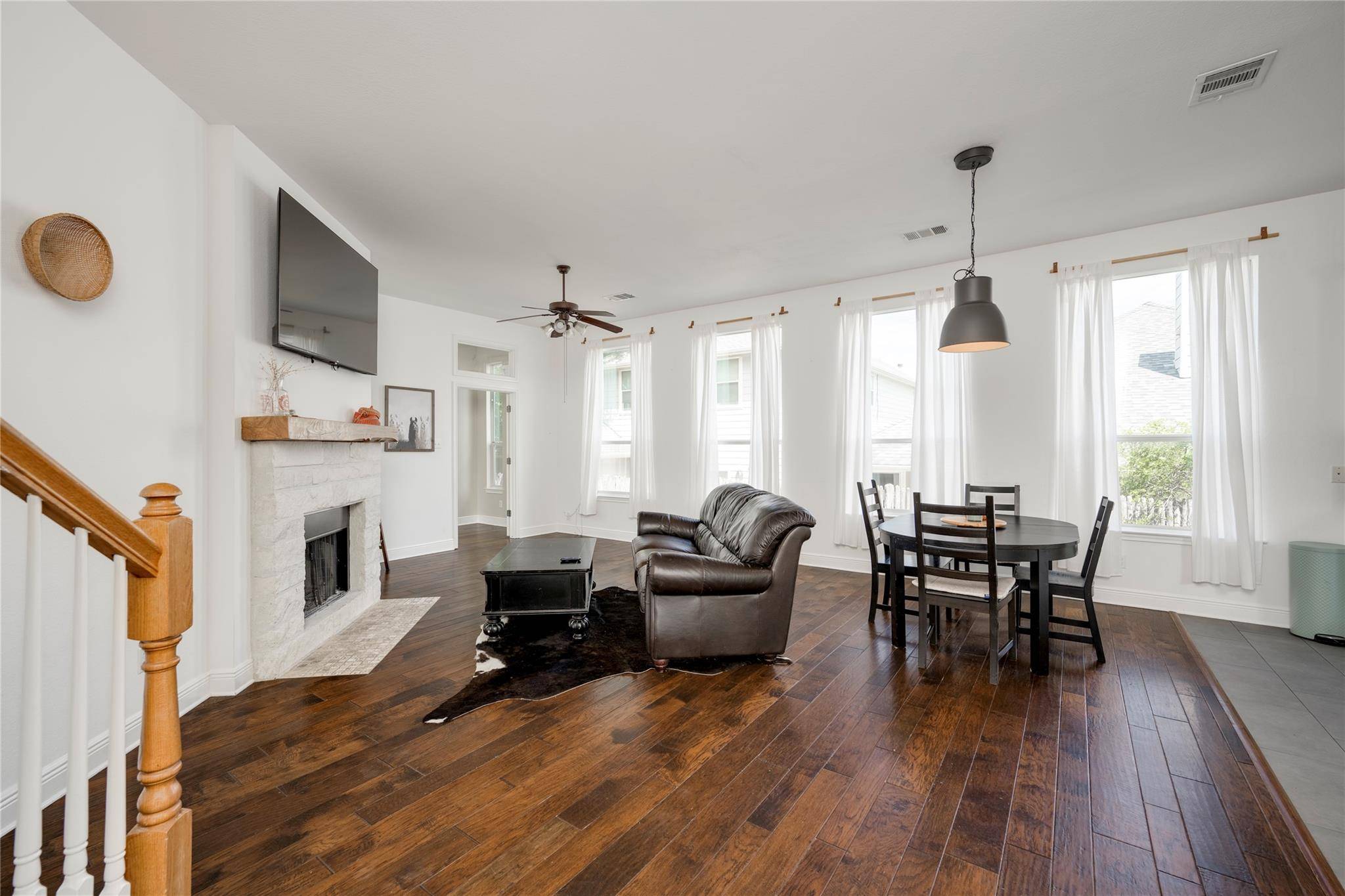 1802 Village Oak CT, Austin, TX 78704