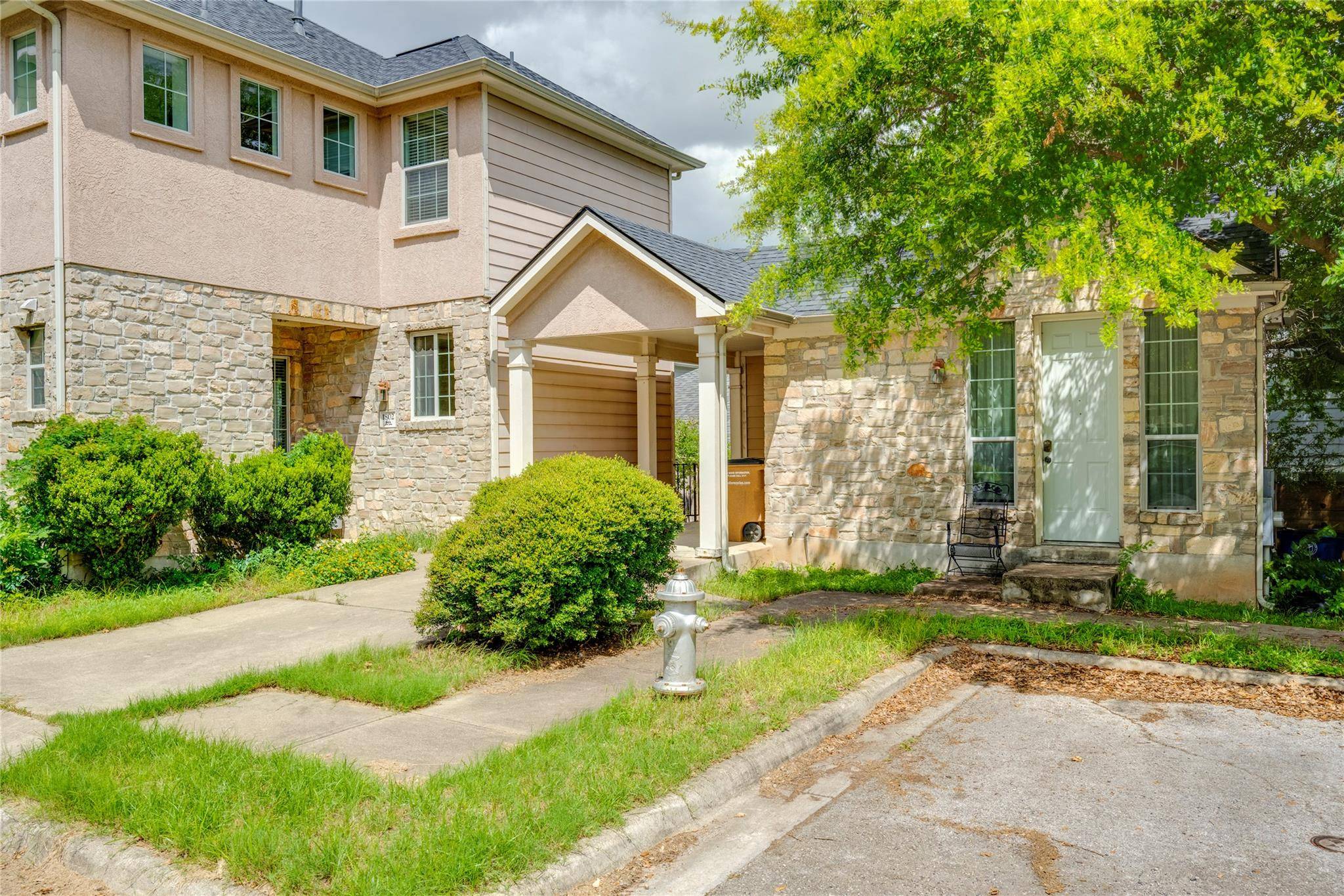 1802 Village Oak CT, Austin, TX 78704