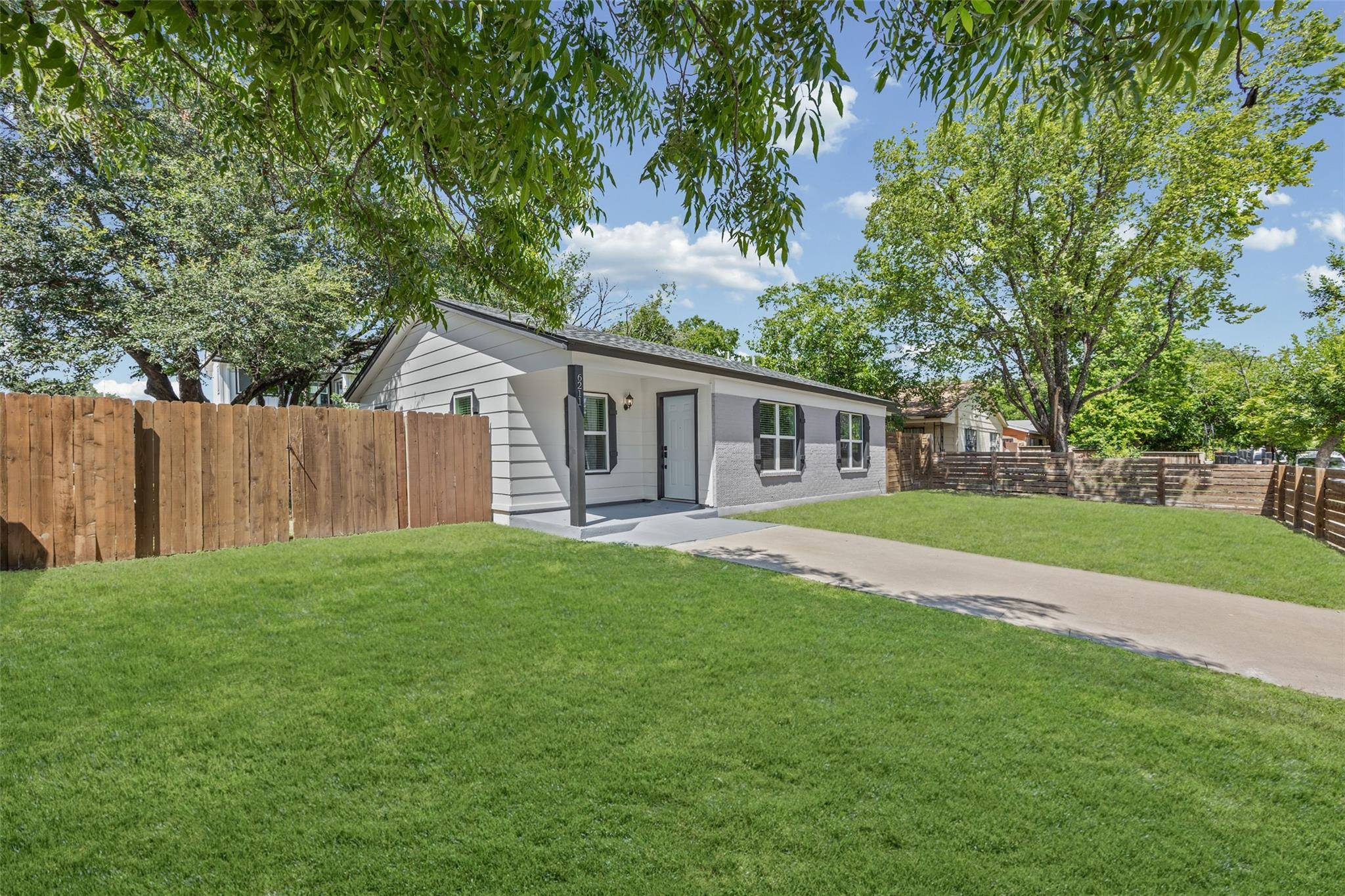 6211 Palm CIR, Austin, TX 78741