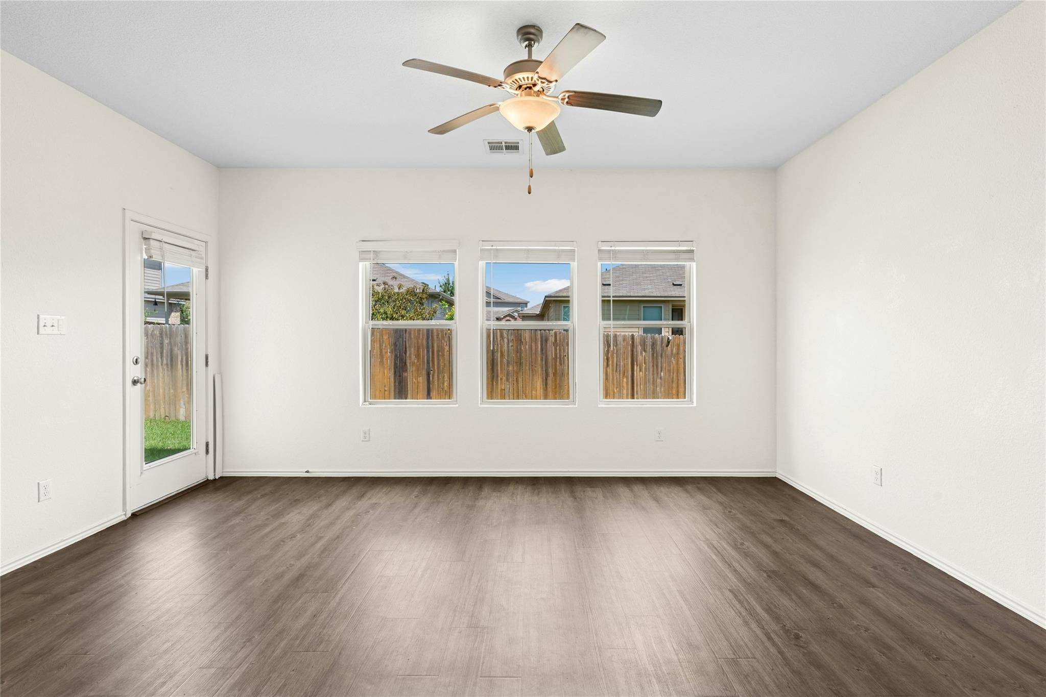 513 Circle WAY, Jarrell, TX 76537