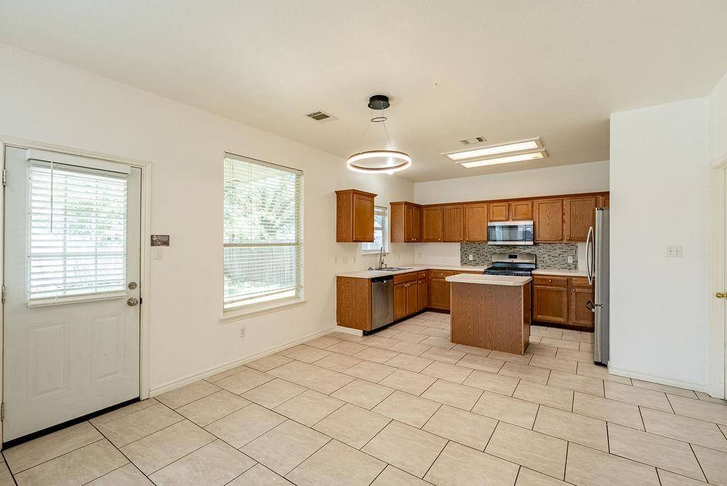 1016 Tom Seaver PL, Round Rock, TX 78665