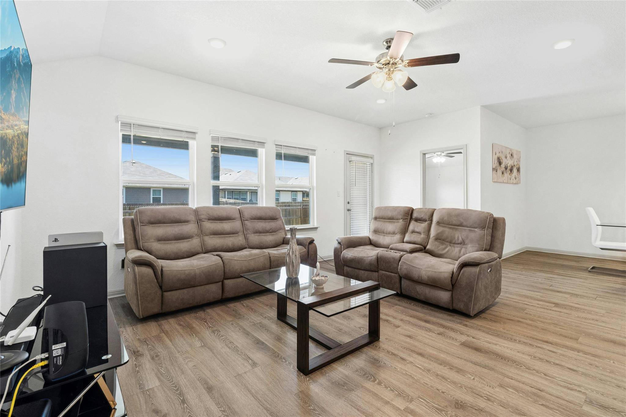 224 Sweetwater Creek LN, Hutto, TX 78634