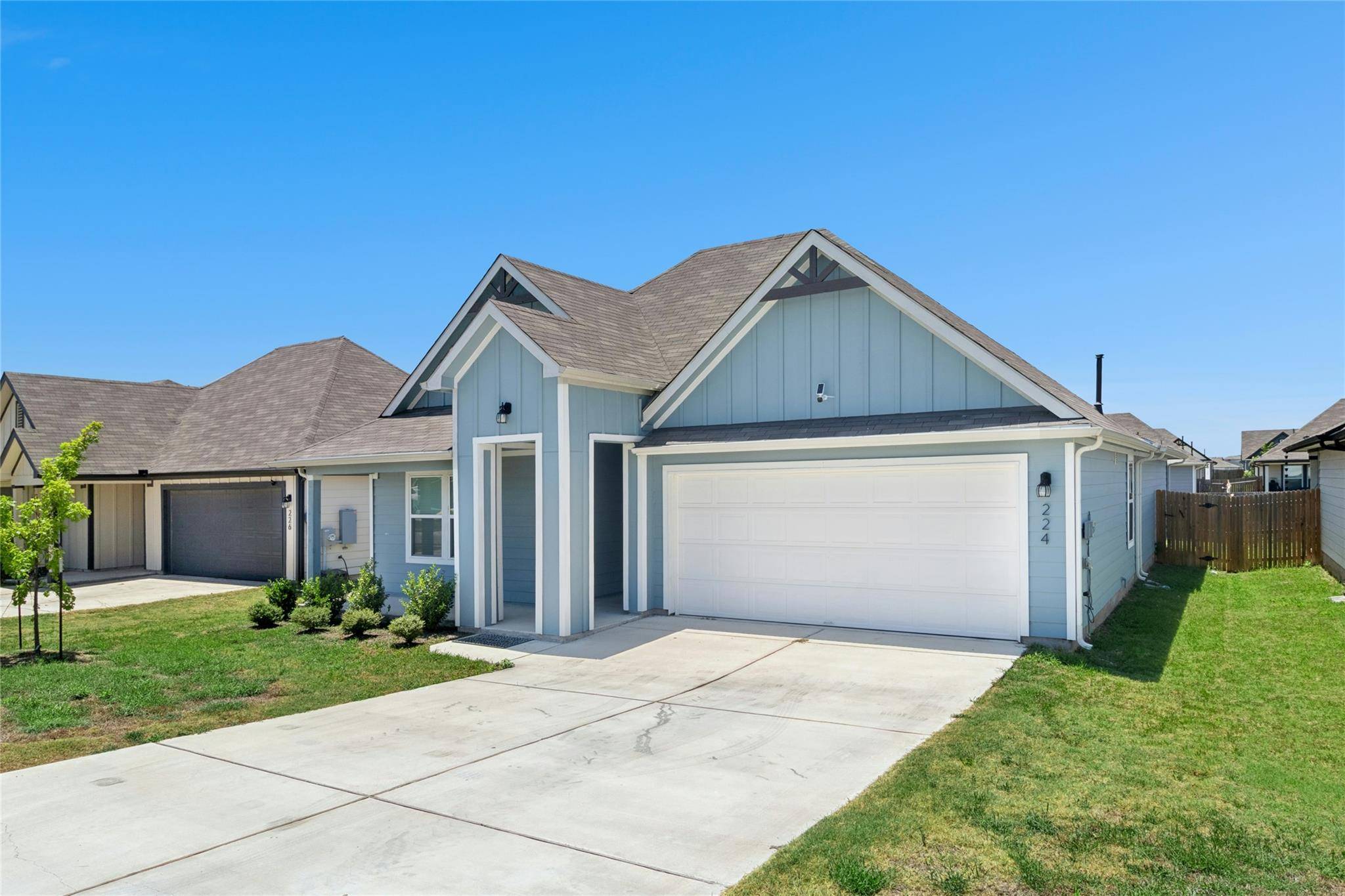 224 Sweetwater Creek LN, Hutto, TX 78634