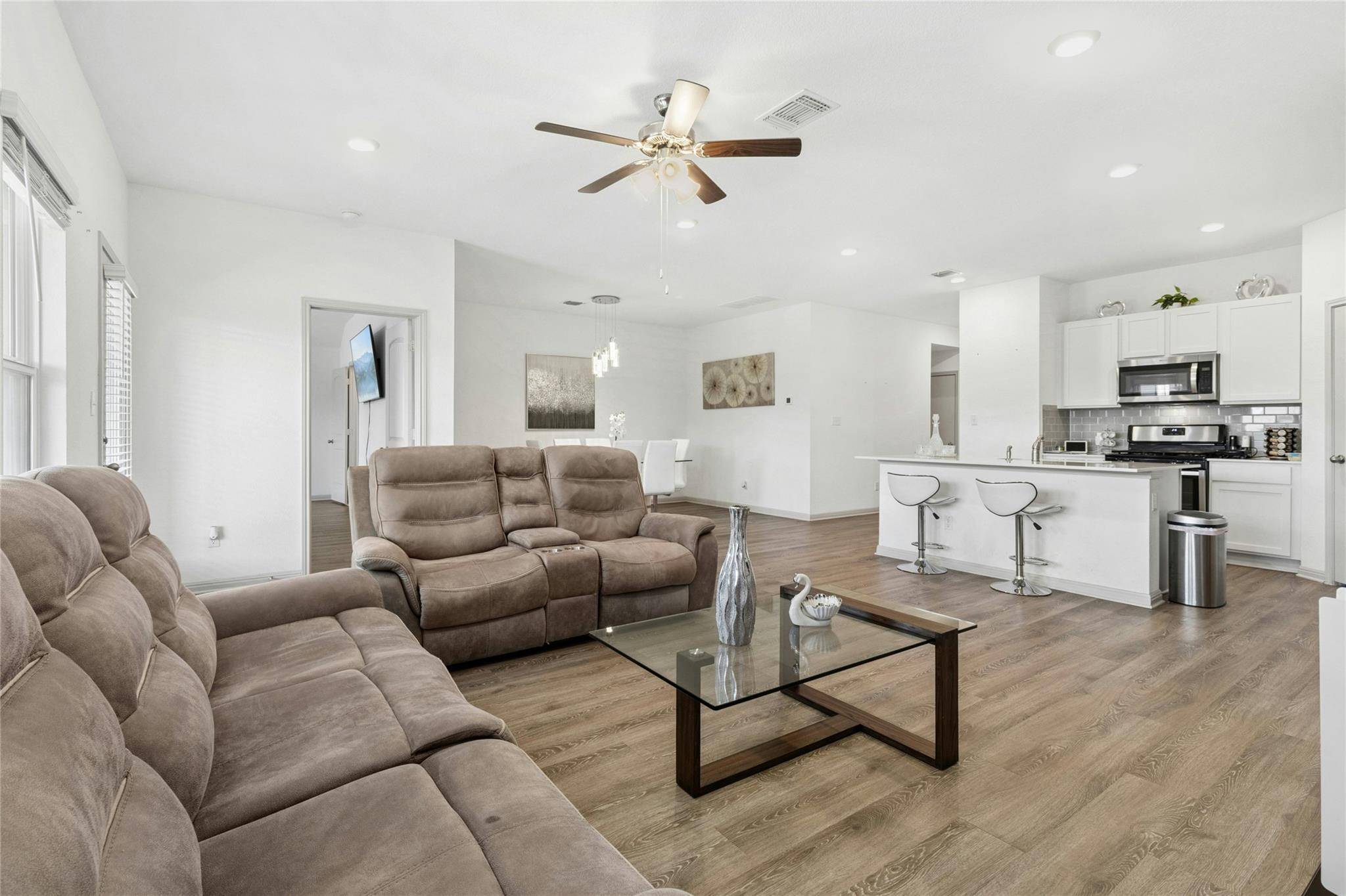 224 Sweetwater Creek LN, Hutto, TX 78634