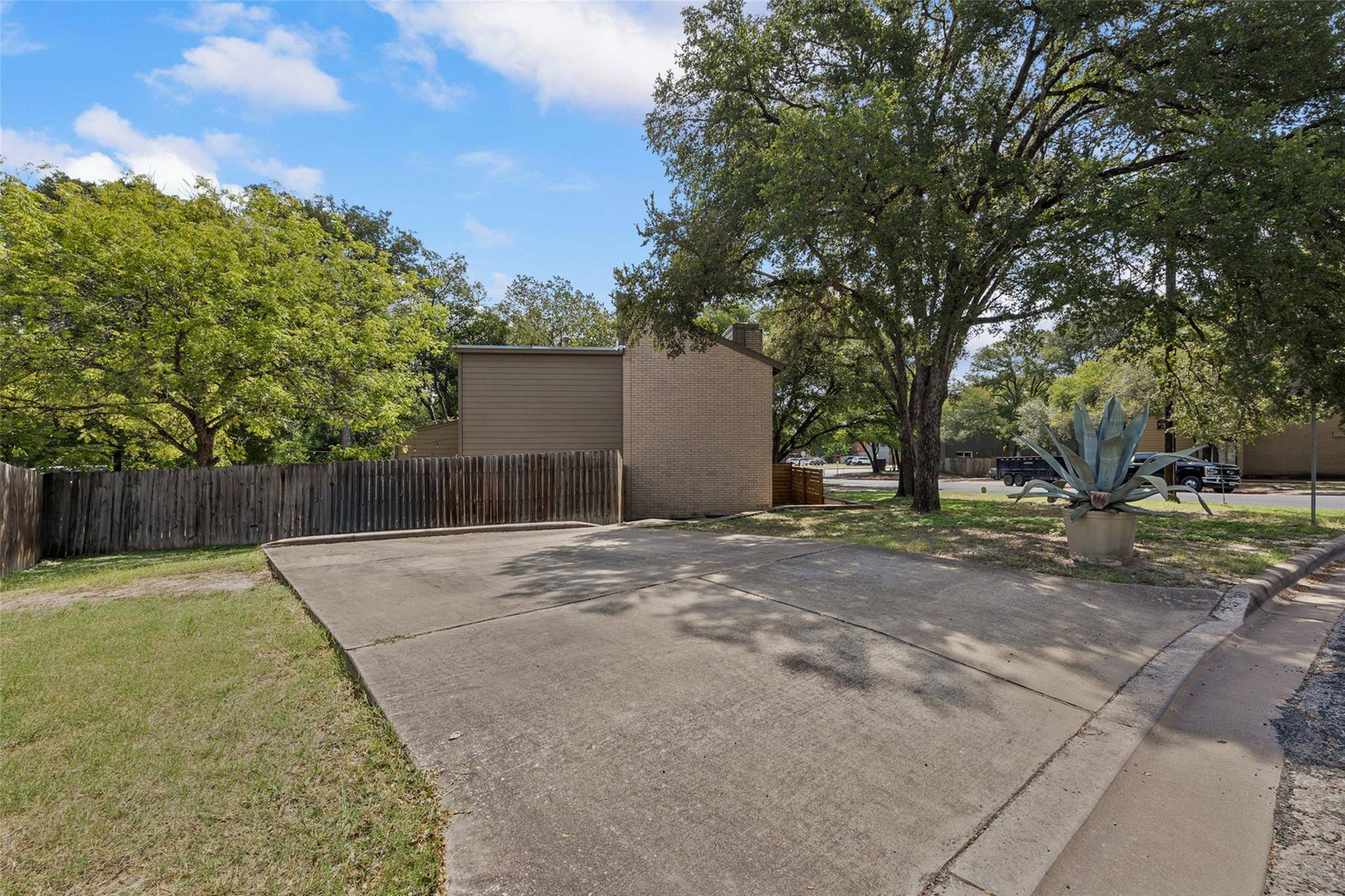 1404 Southport DR #A, Austin, TX 78704