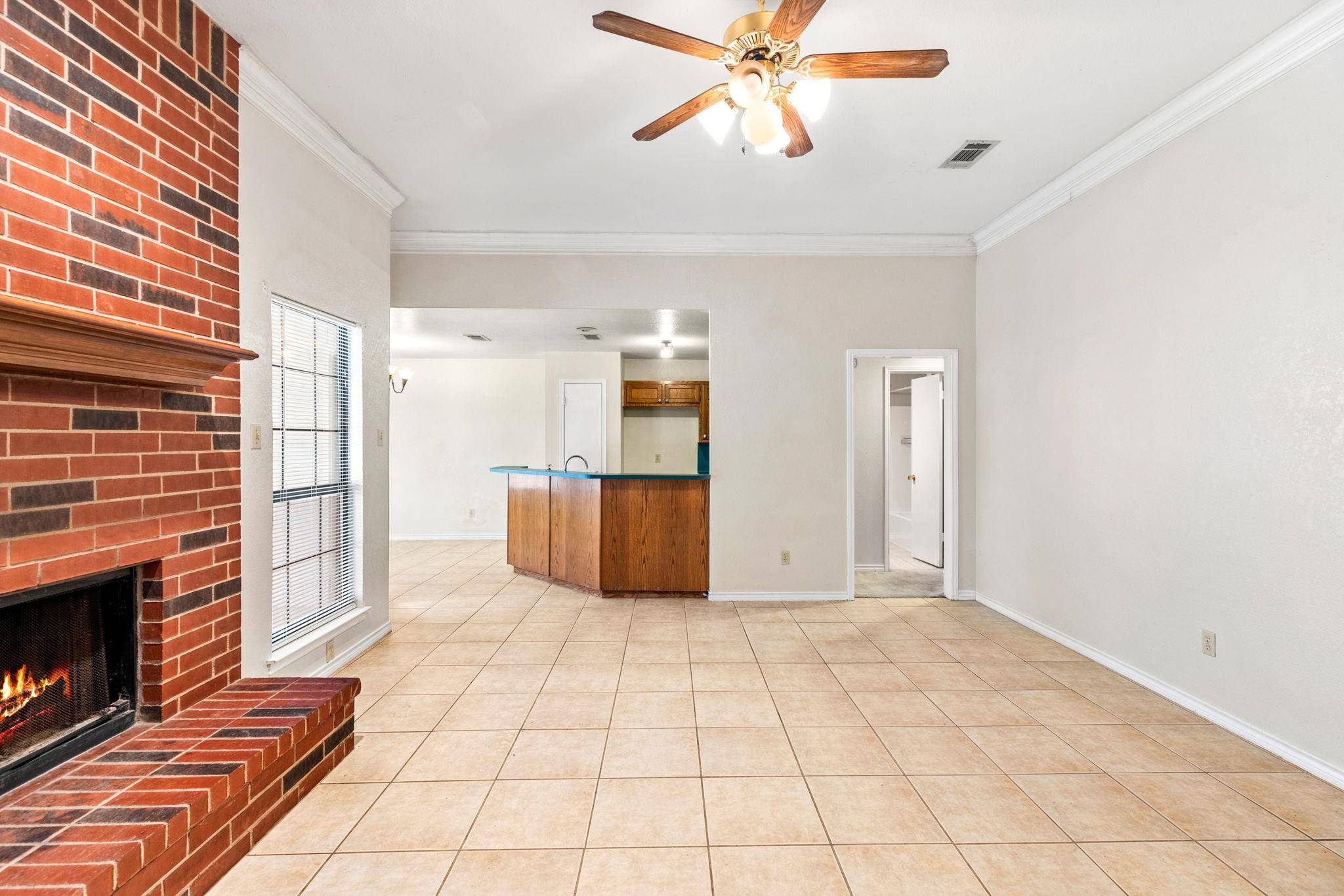 1502 Oak Knoll LN, Lockhart, TX 78644