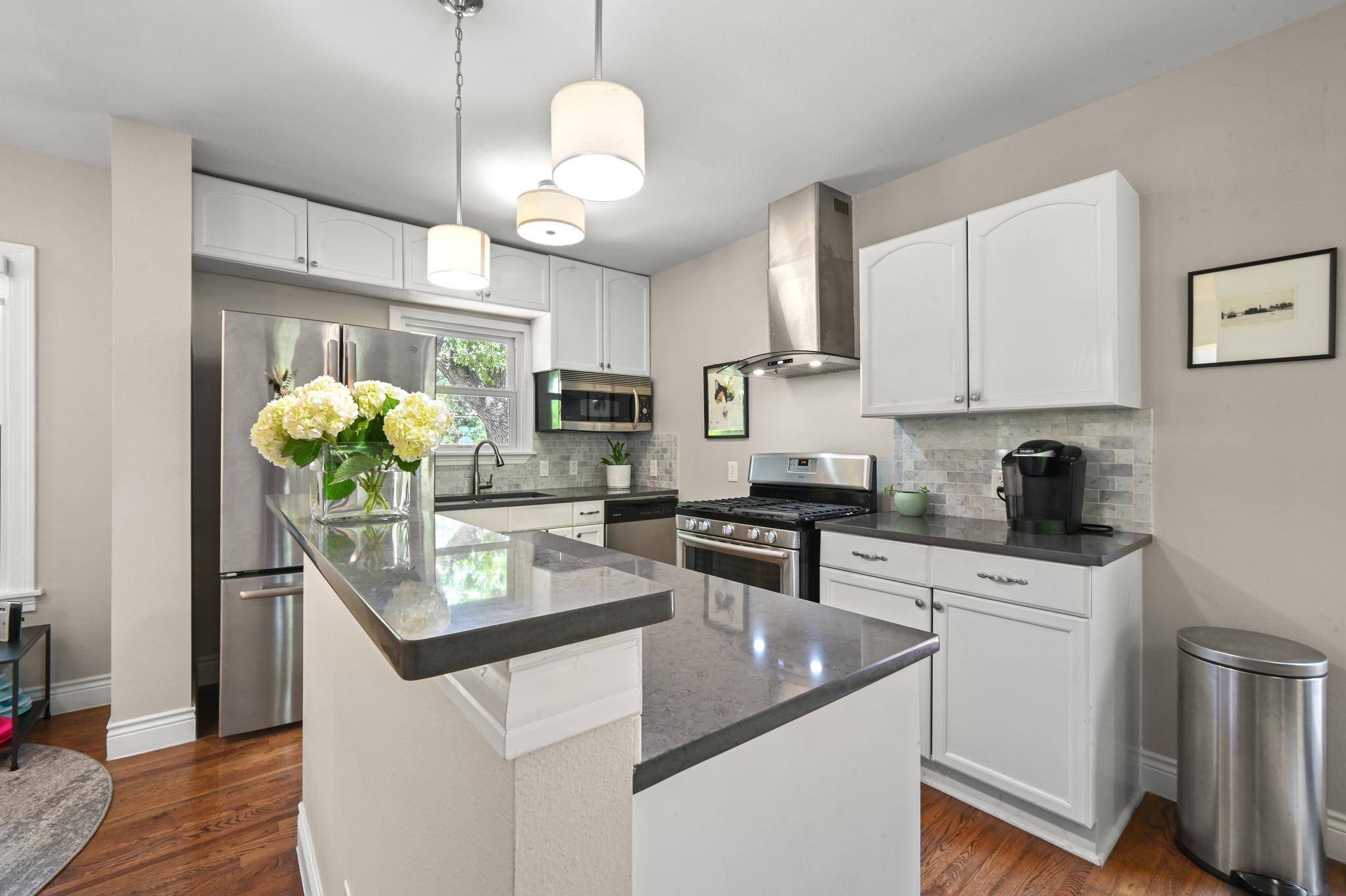 2111 W 12TH ST, Austin, TX 78703